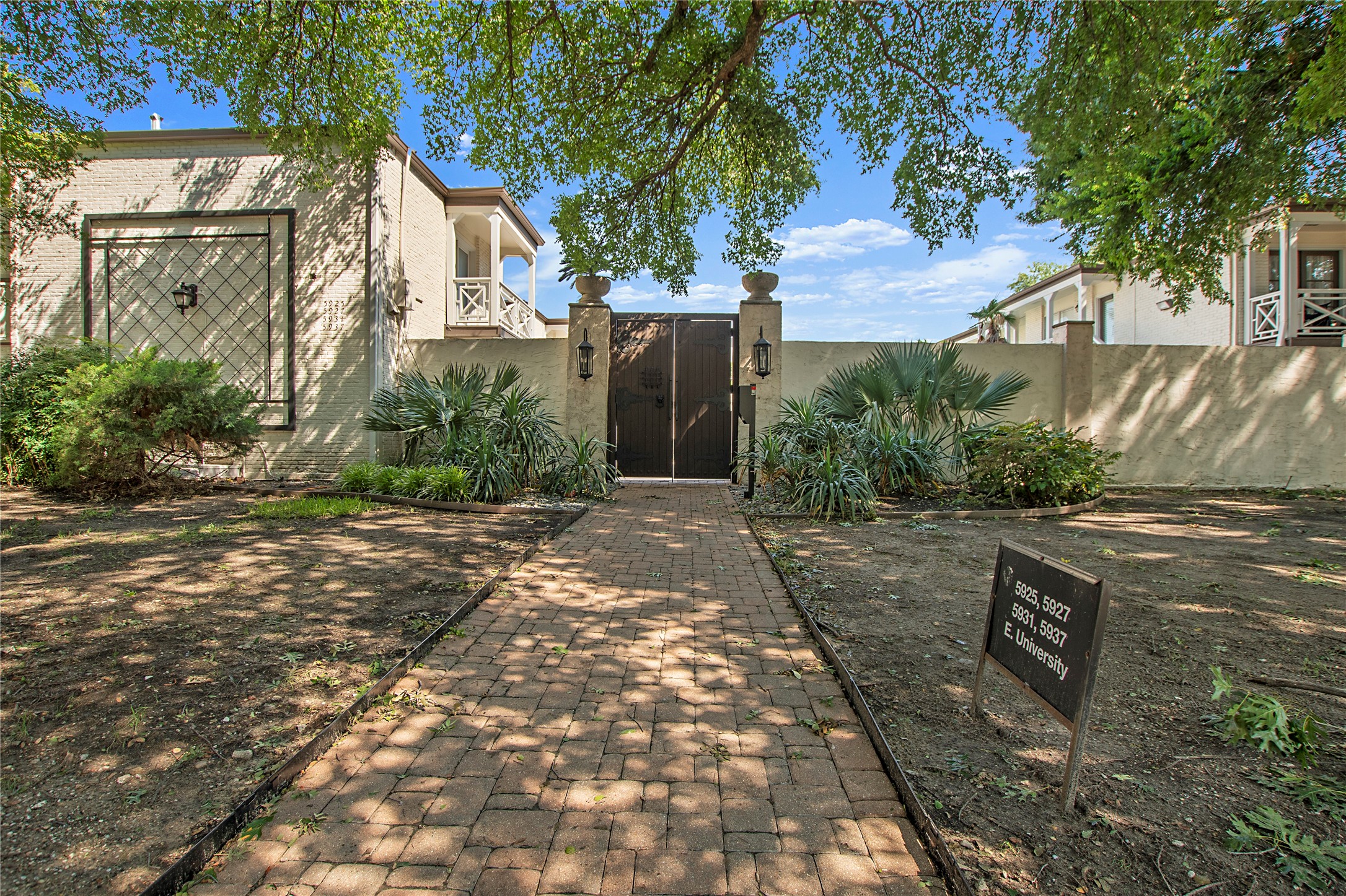 5911 E University Boulevard 208