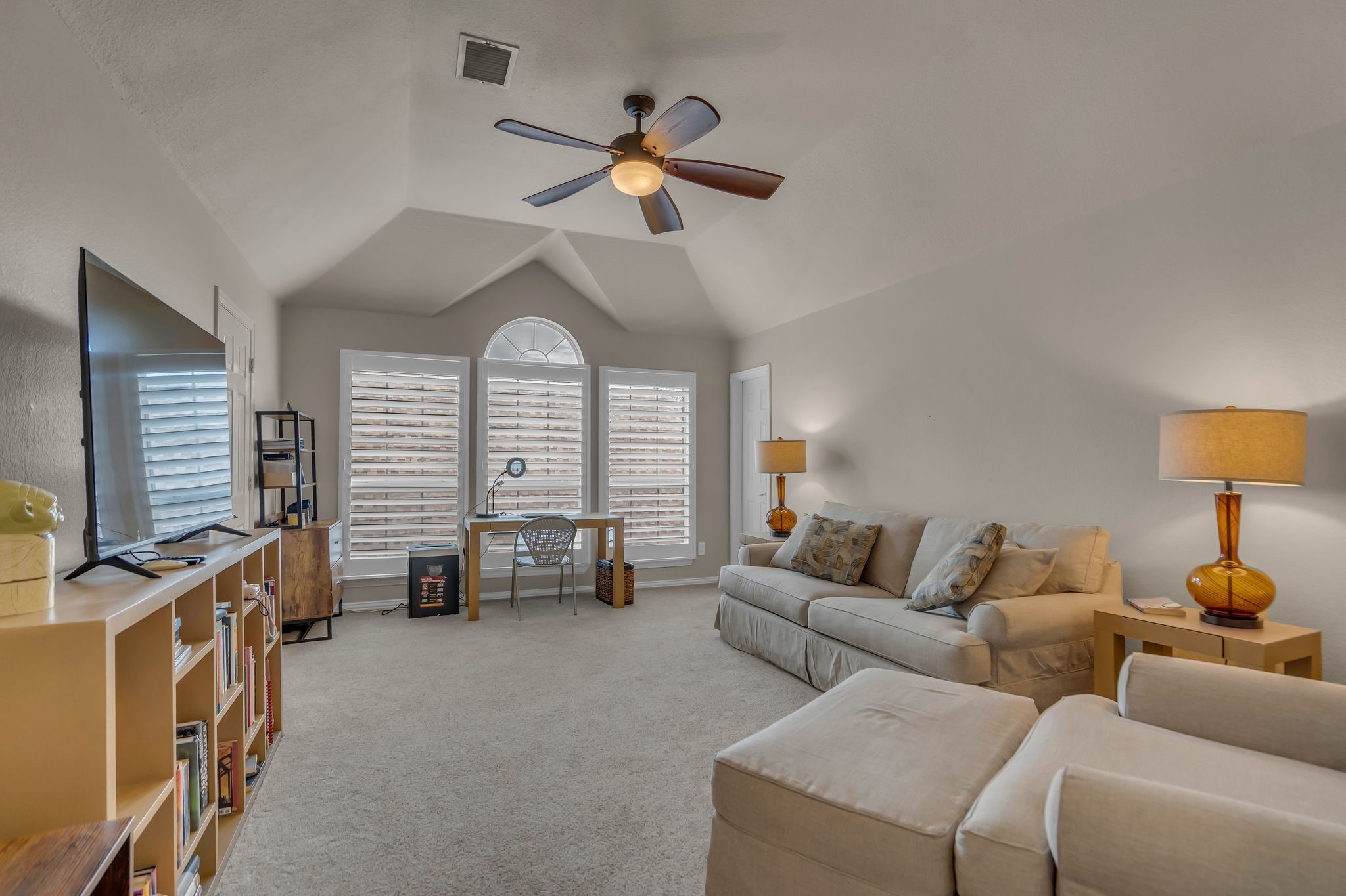 6120 Brookhollow Drive