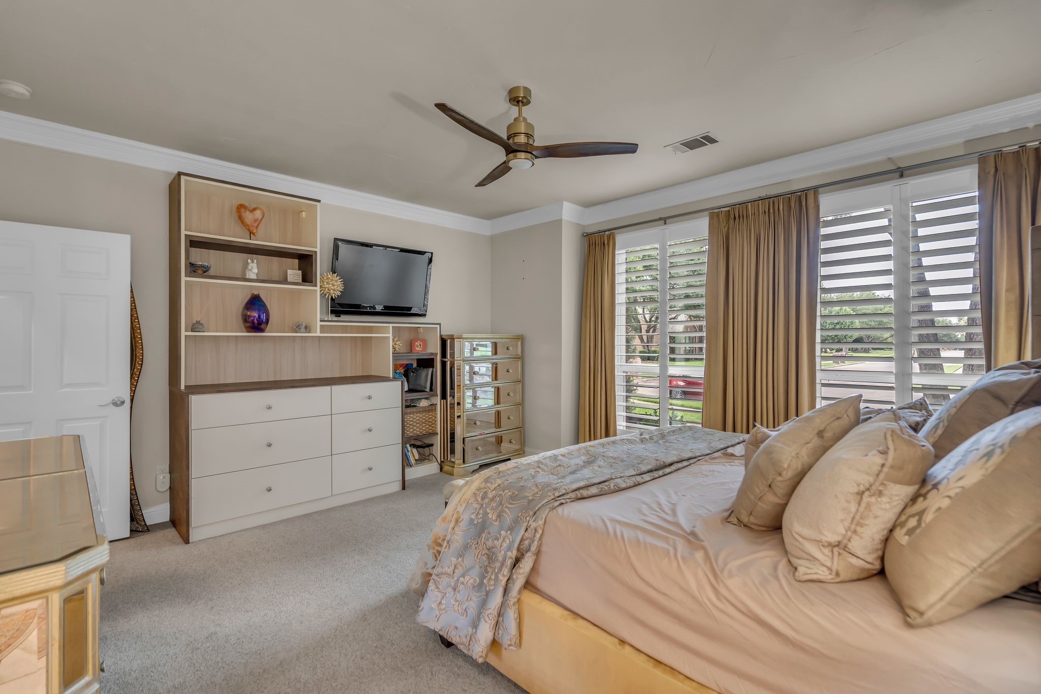 6120 Brookhollow Drive