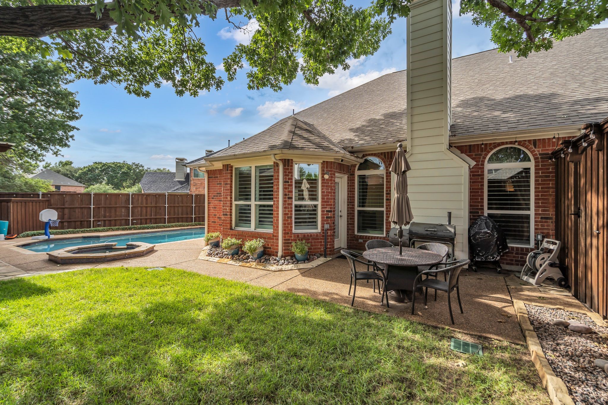 6120 Brookhollow Drive