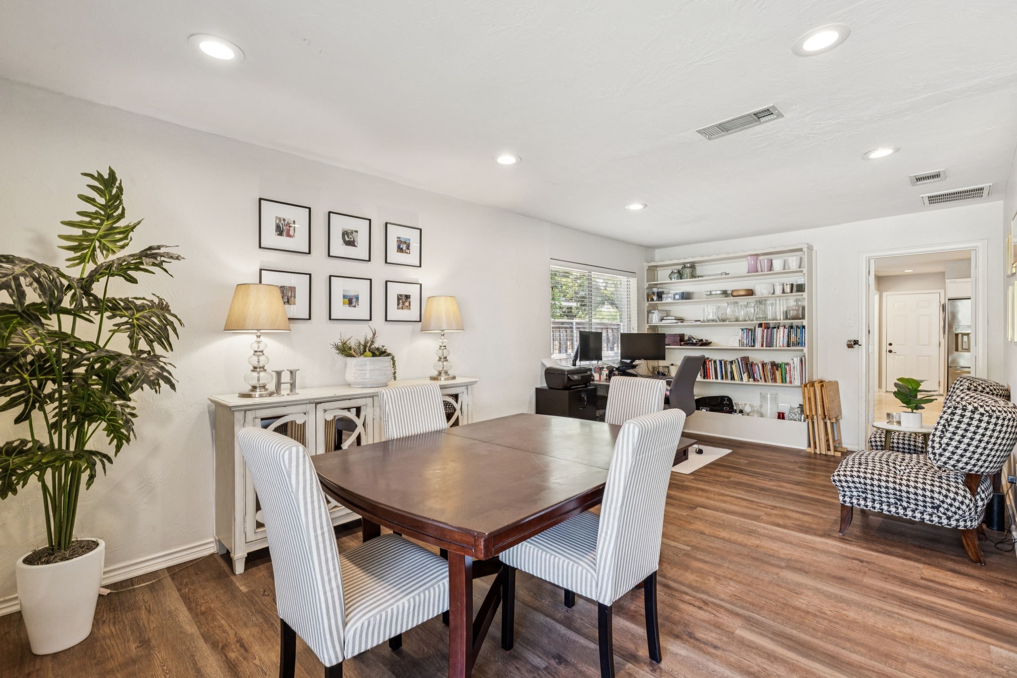 10010 Cromwell Drive