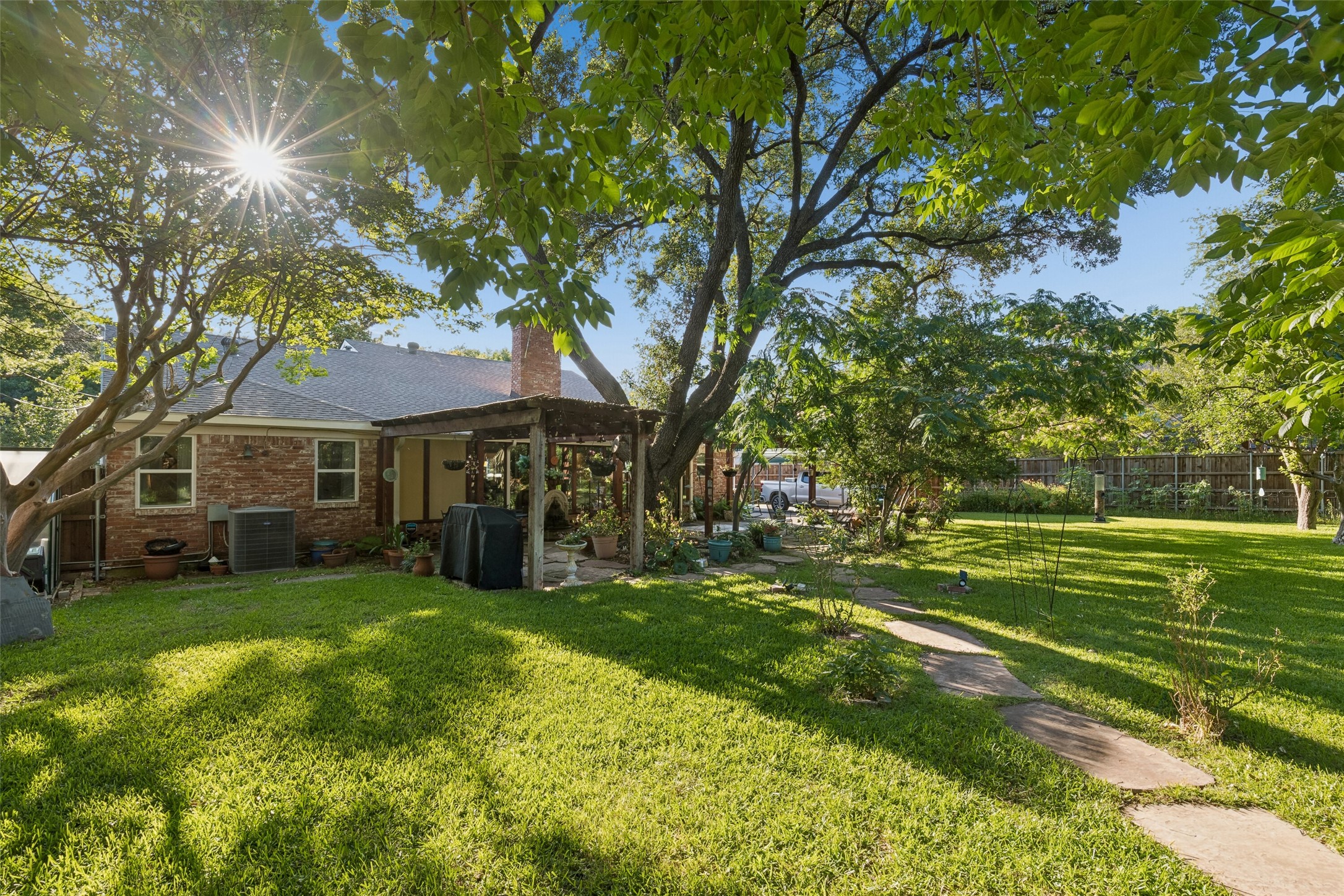 11122 Candlelight Lane