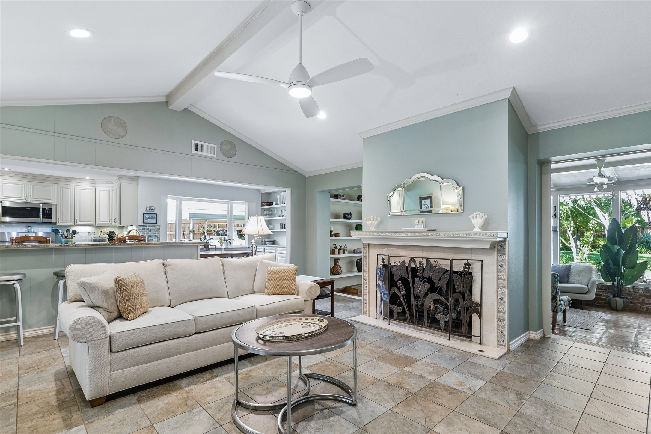 11122 Candlelight Lane