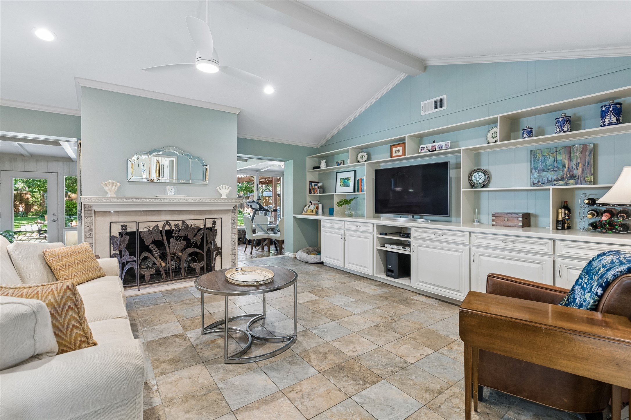 11122 Candlelight Lane