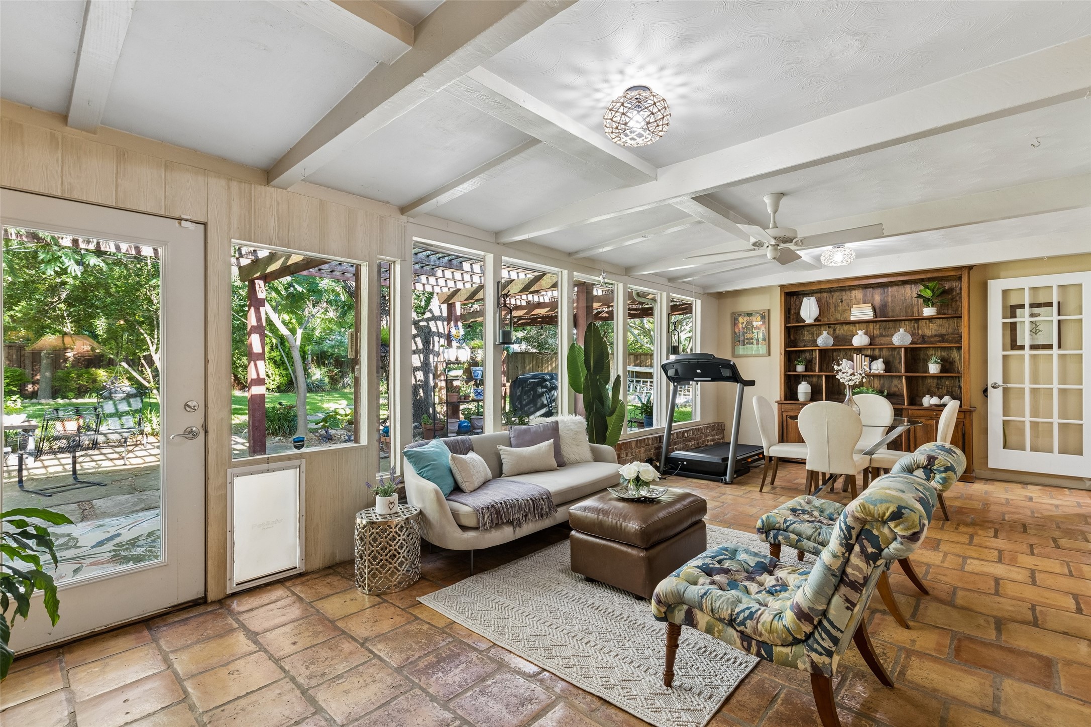 11122 Candlelight Lane