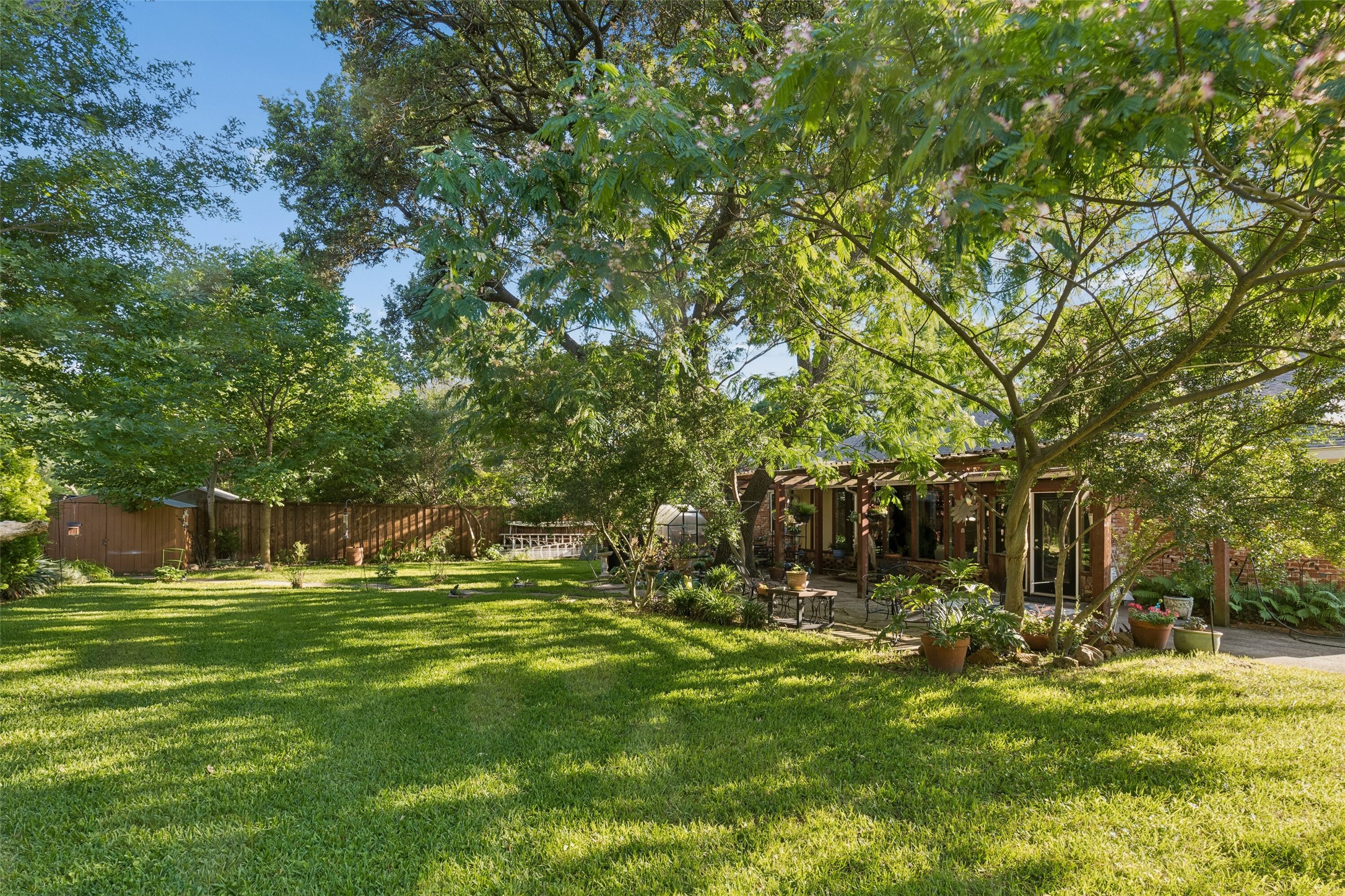 11122 Candlelight Lane