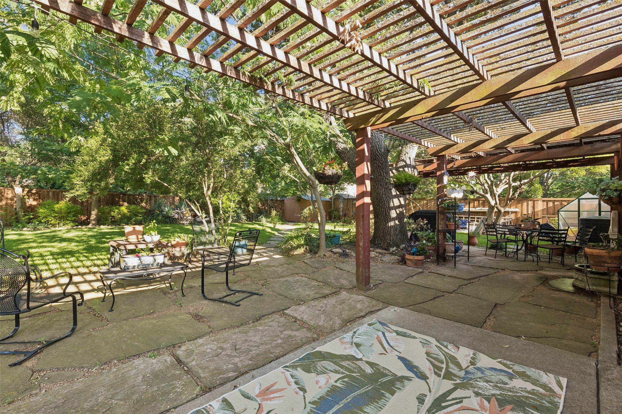 11122 Candlelight Lane