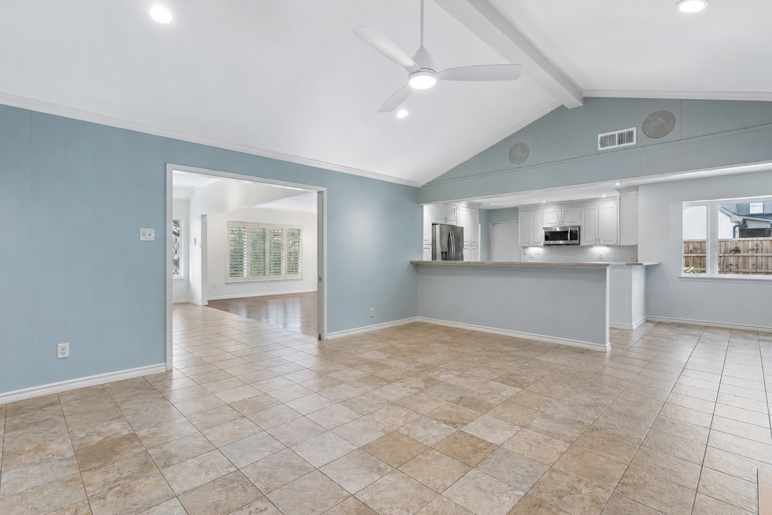 11122 Candlelight Lane