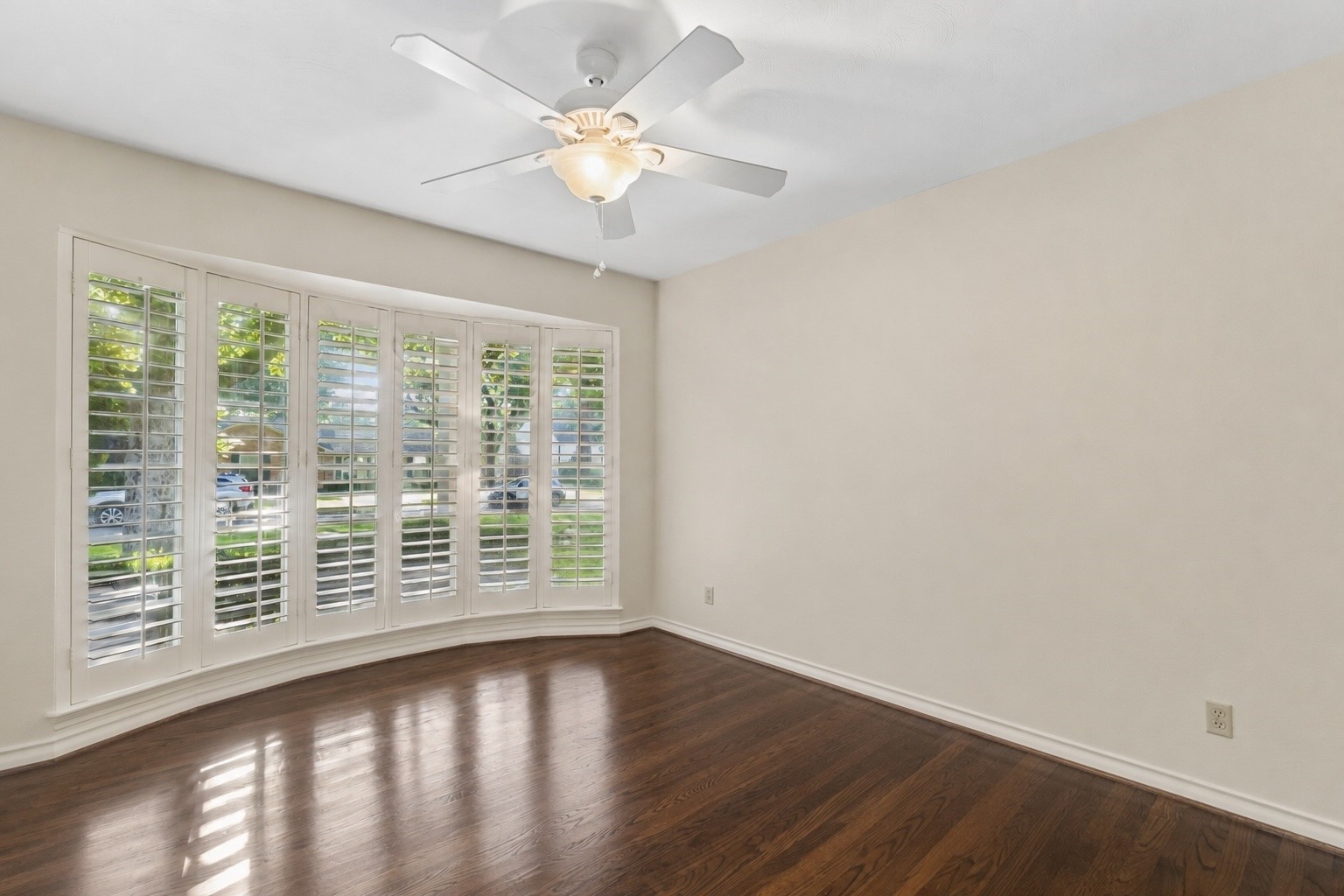 11122 Candlelight Lane