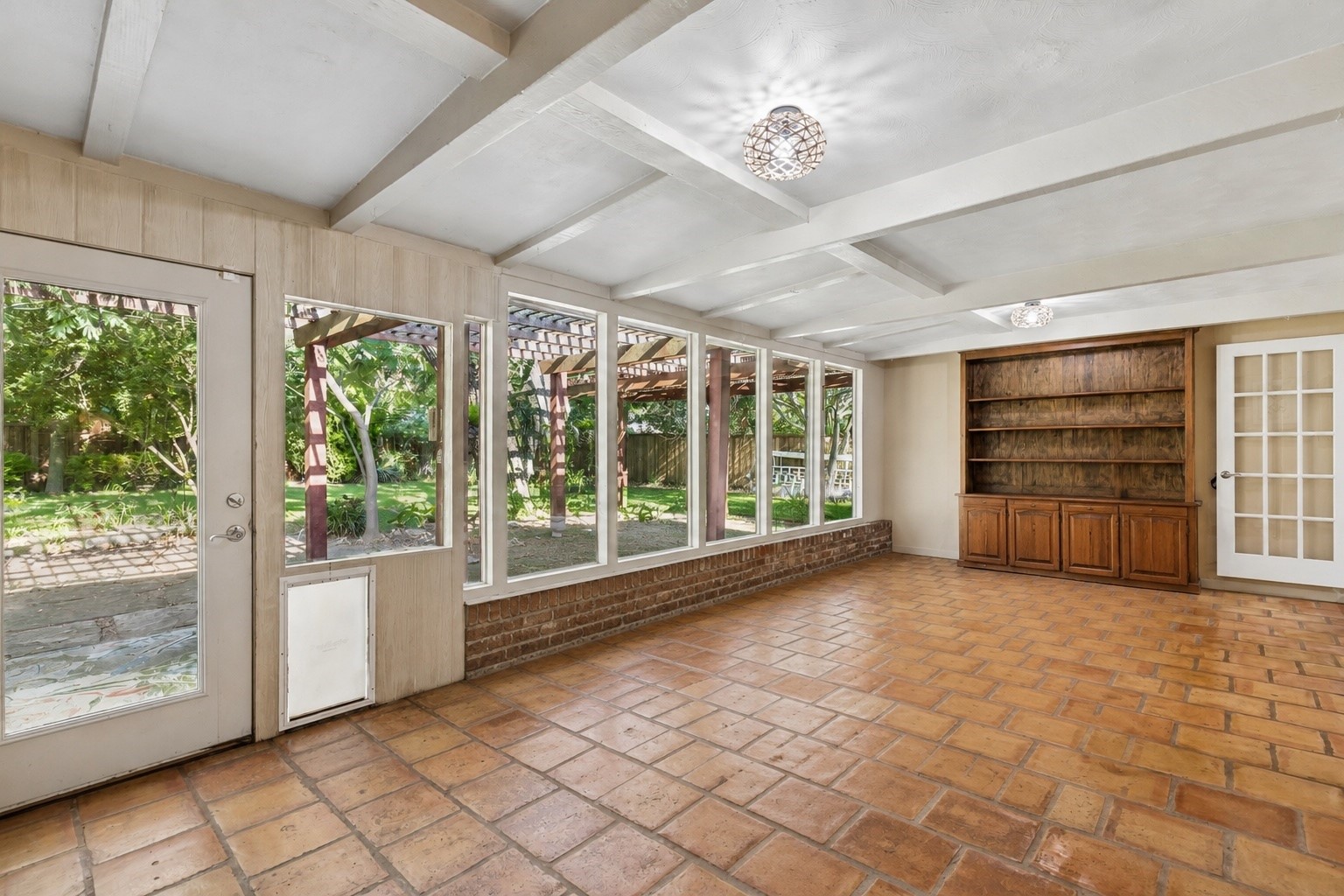 11122 Candlelight Lane