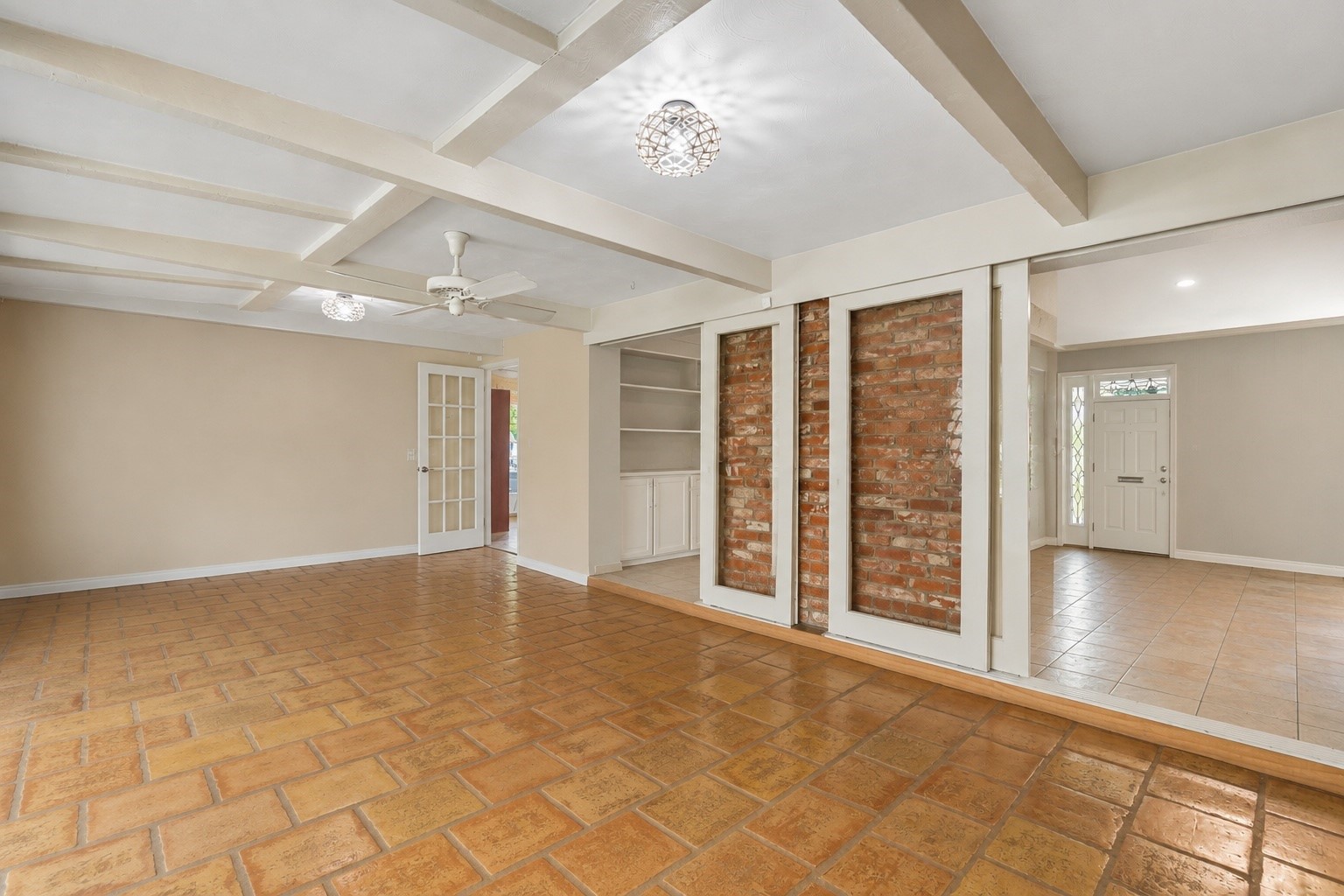 11122 Candlelight Lane
