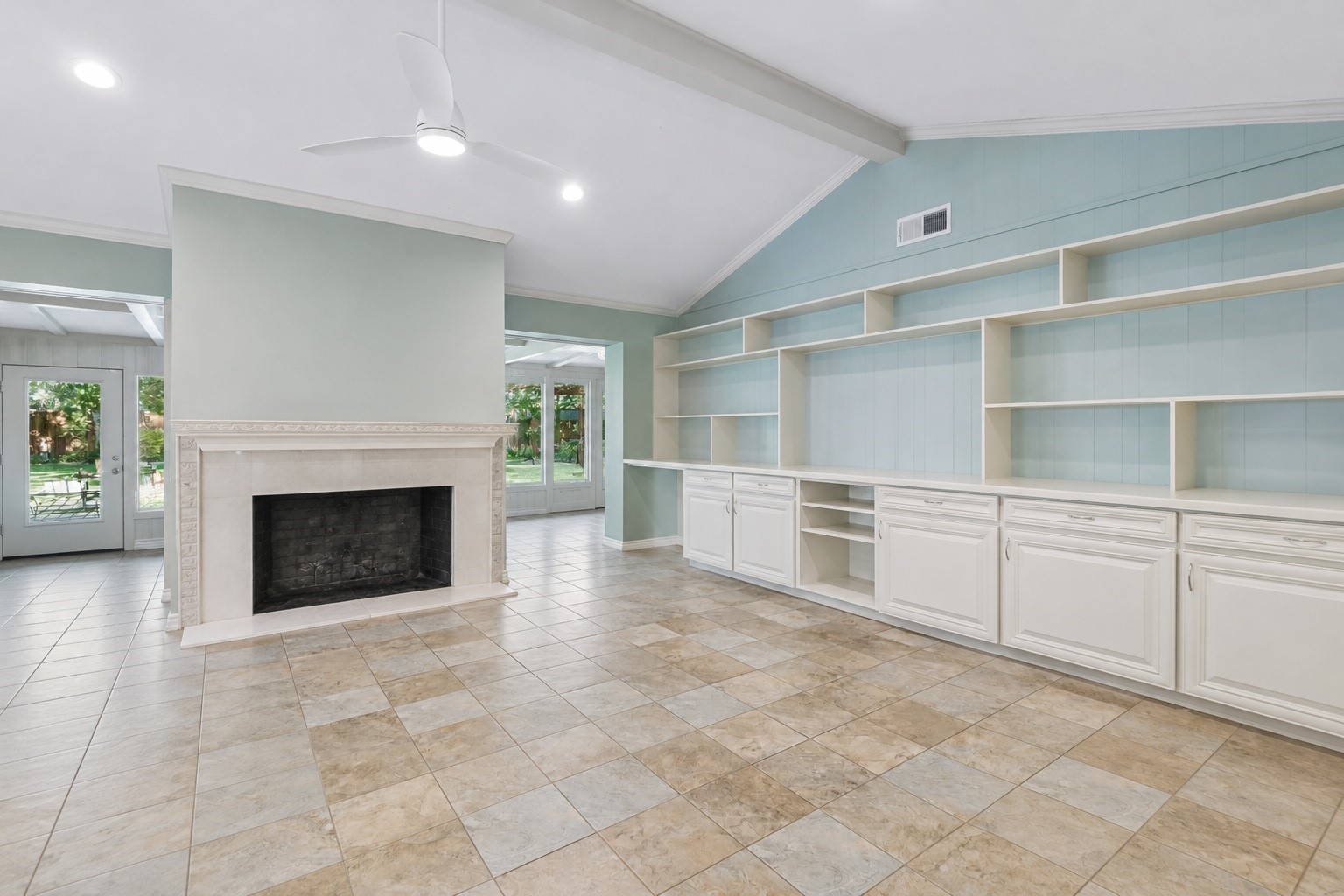 11122 Candlelight Lane