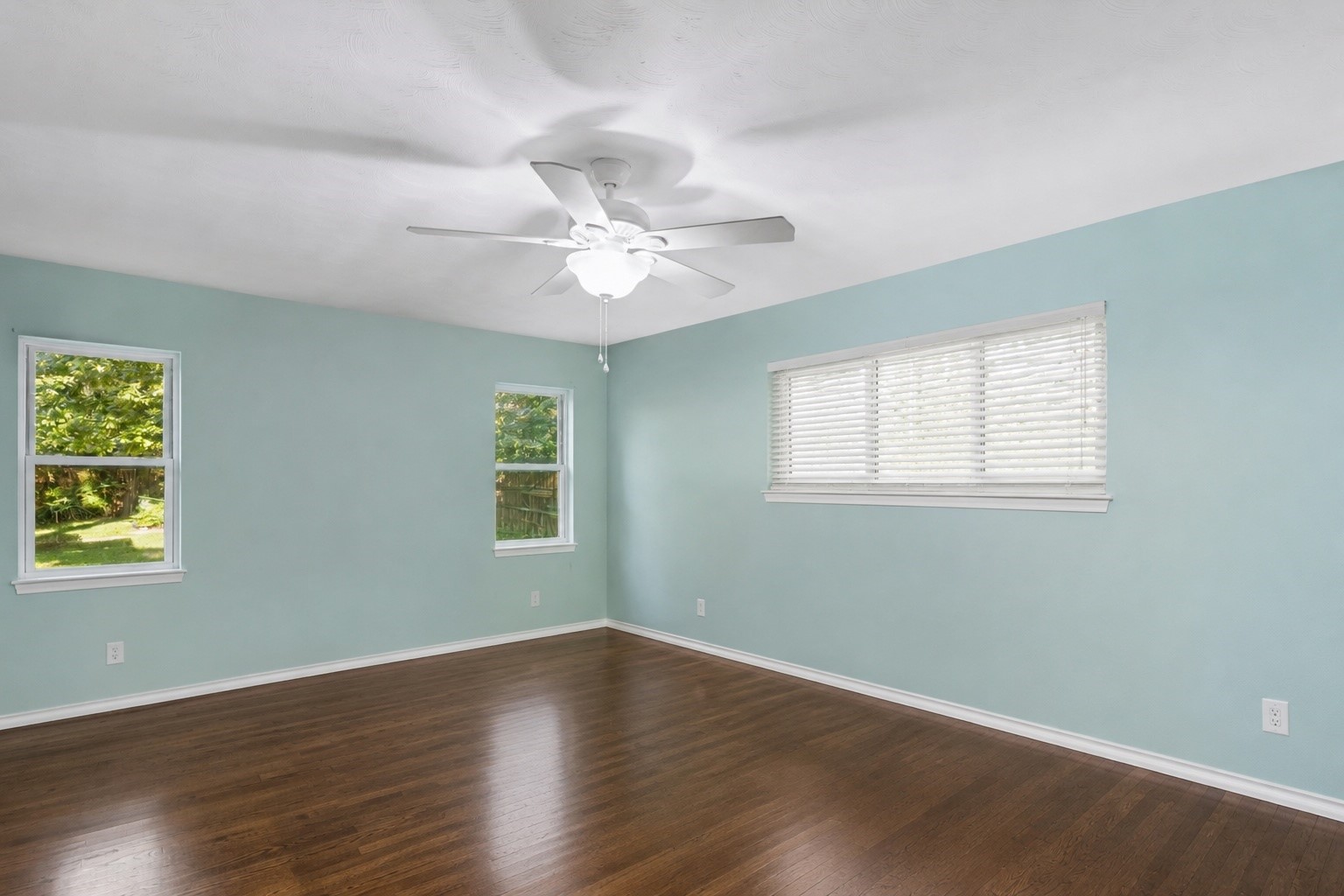 11122 Candlelight Lane