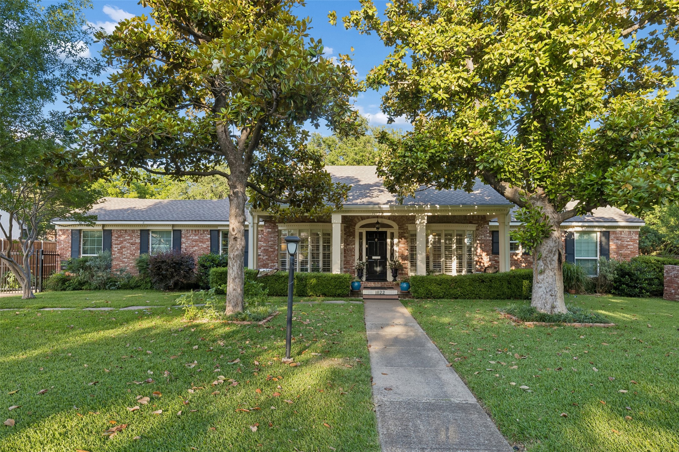 11122 Candlelight Lane