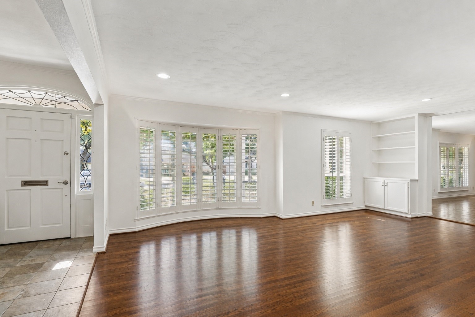 11122 Candlelight Lane