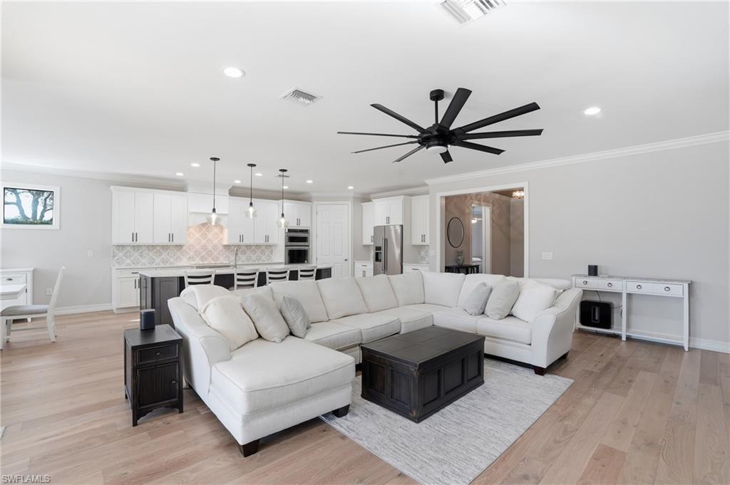 11001 Castlereagh ST