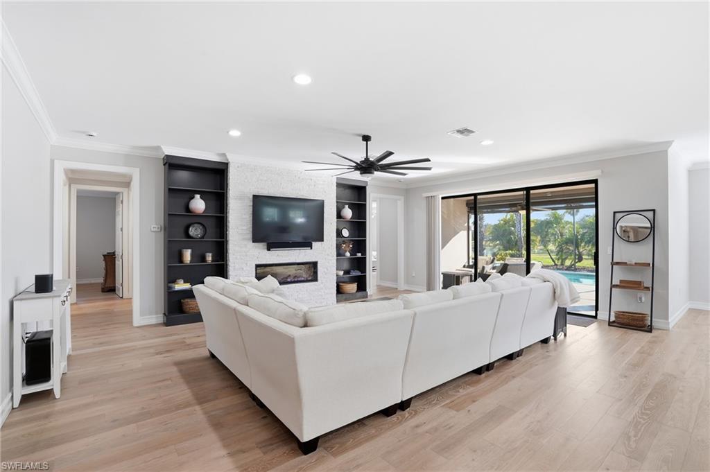 11001 Castlereagh ST