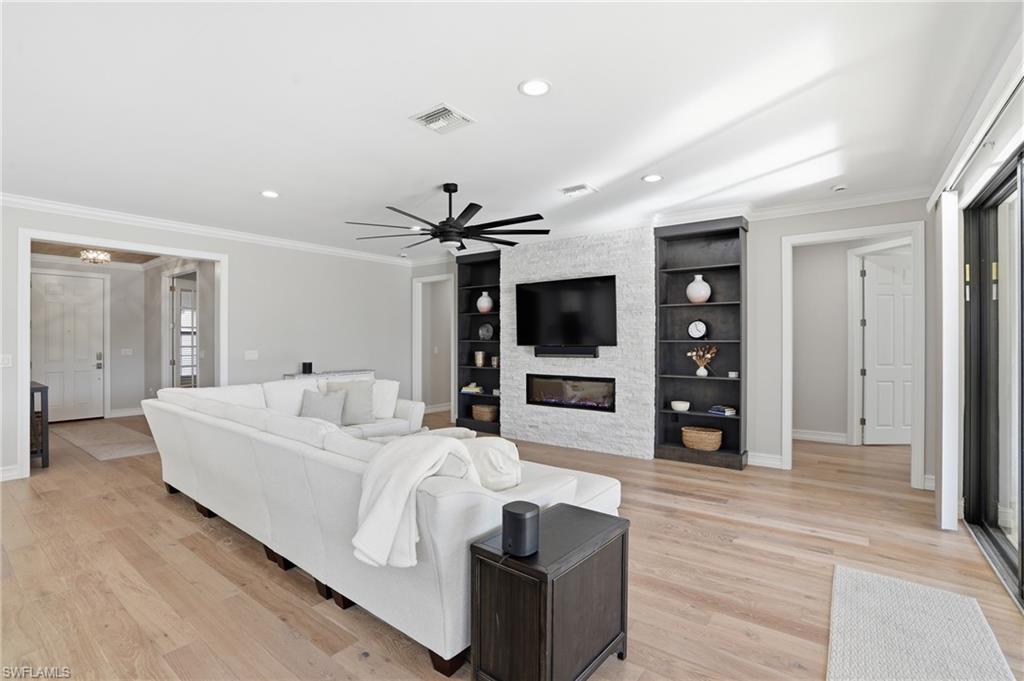 11001 Castlereagh ST