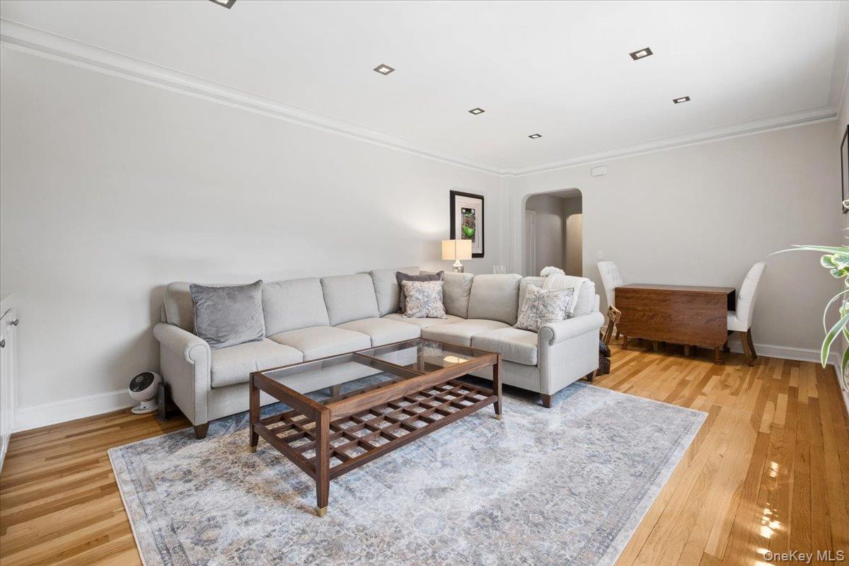 90 Bryant Avenue Unit: 2B- Dorset