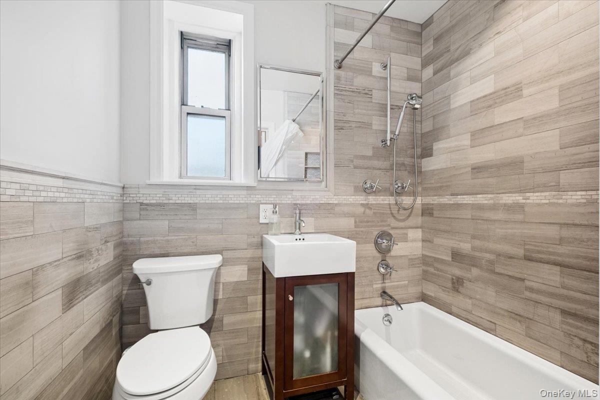 90 Bryant Avenue Unit: 2B- Dorset