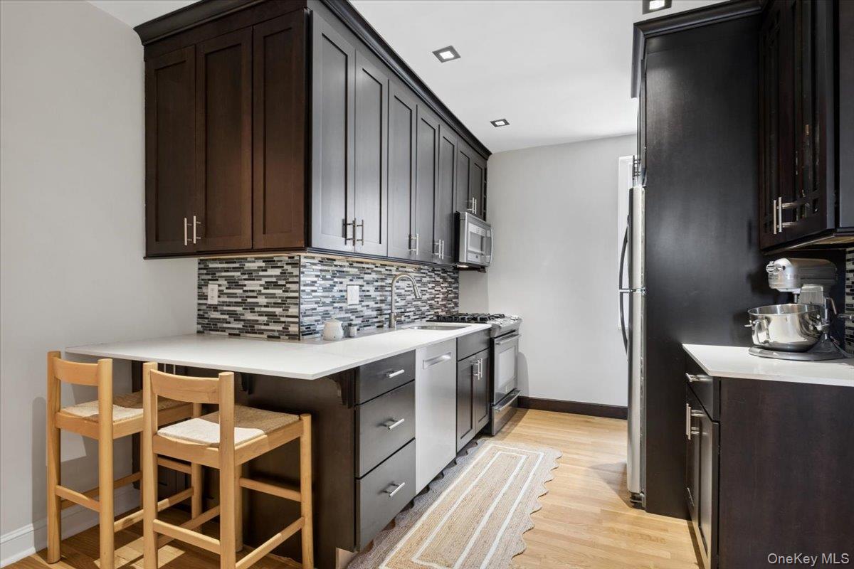 90 Bryant Avenue Unit: 2B- Dorset
