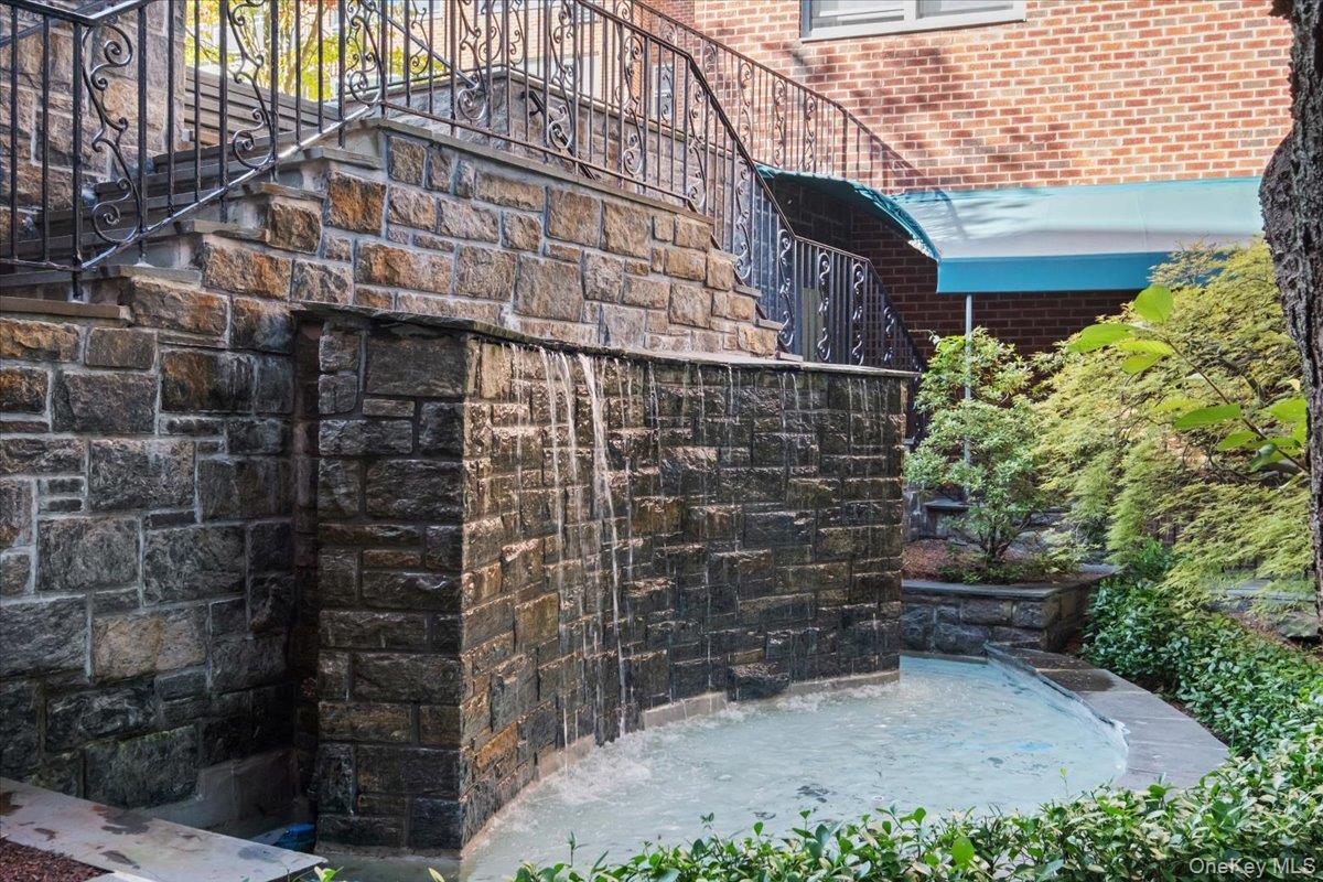 281 Garth Road Unit: #C2H