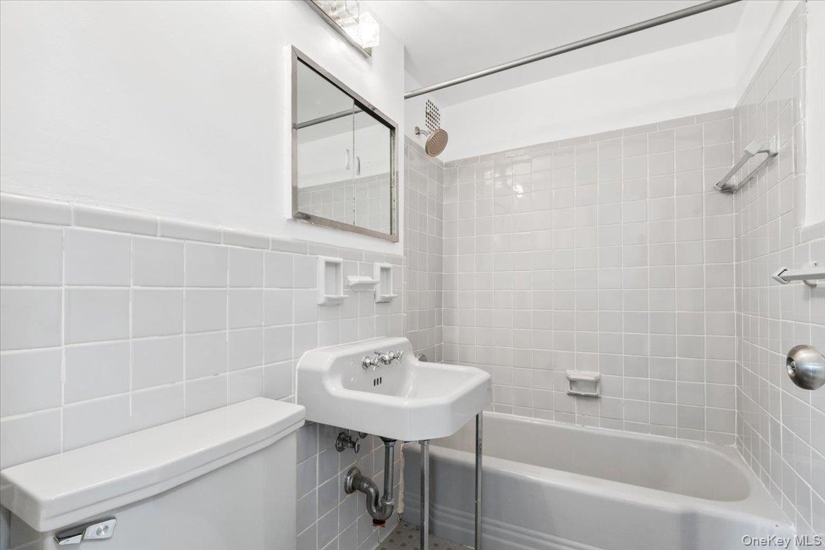 281 Garth Road Unit: #C2H