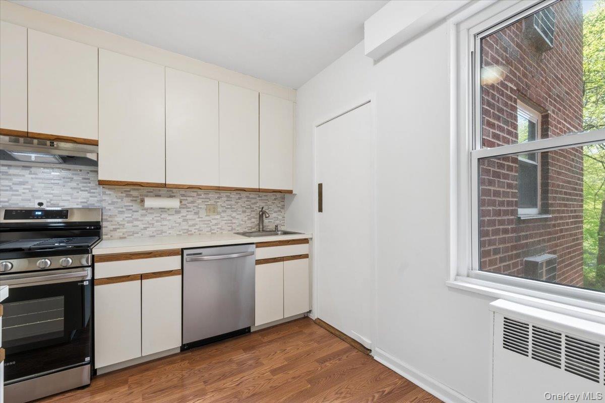 281 Garth Road Unit: #C2H