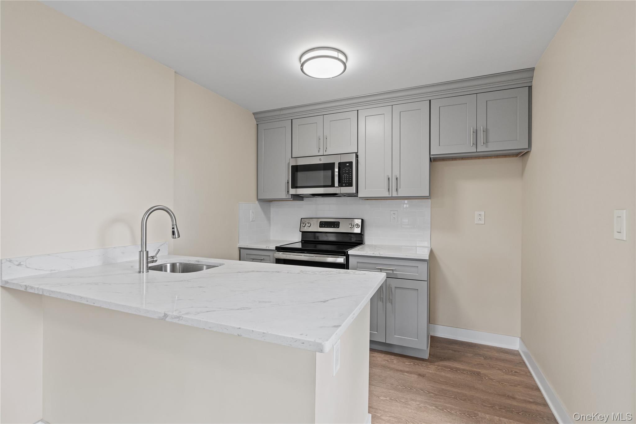 135 Wakefield Avenue Unit: 401