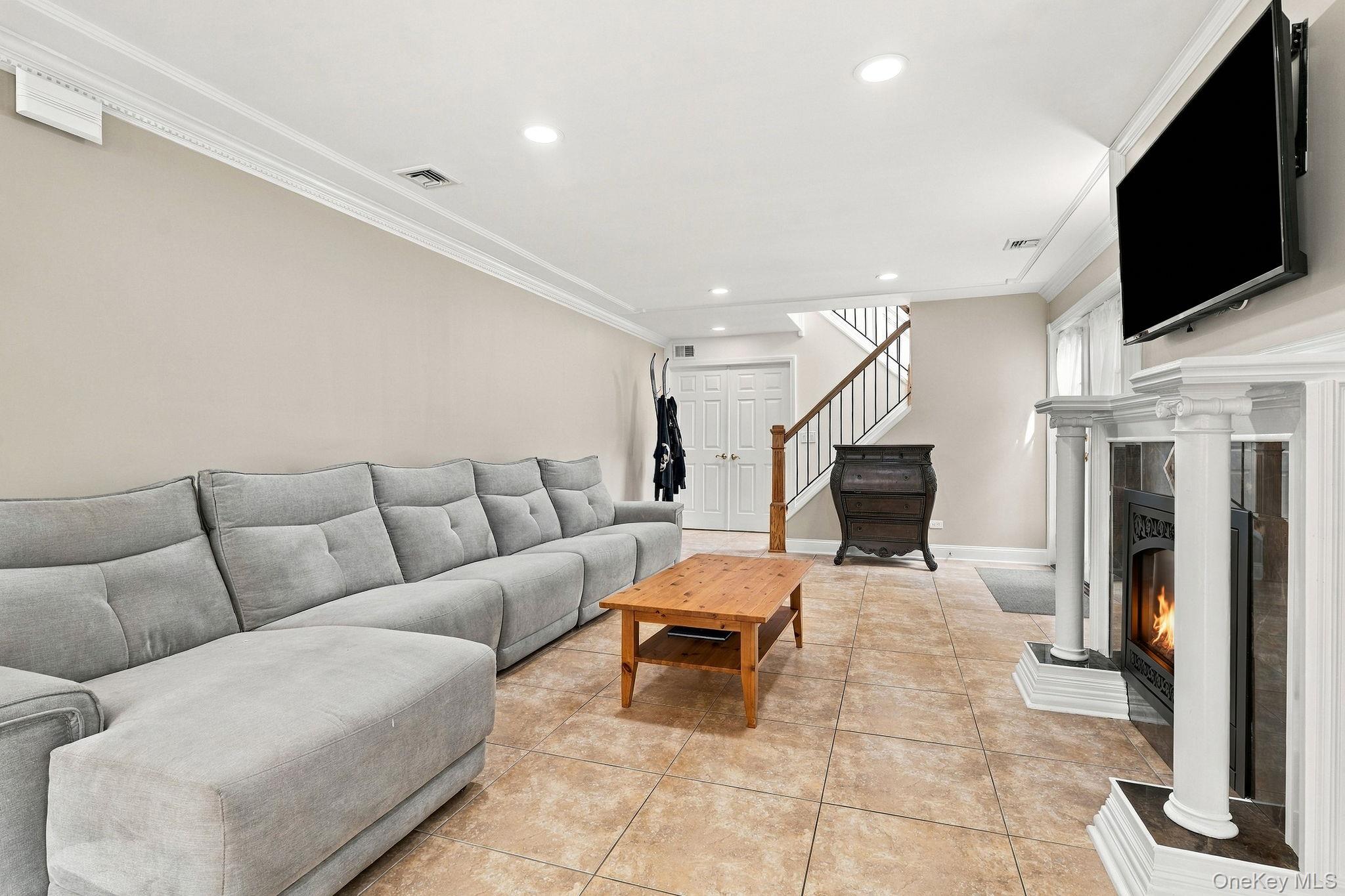 611 Knollwood Road