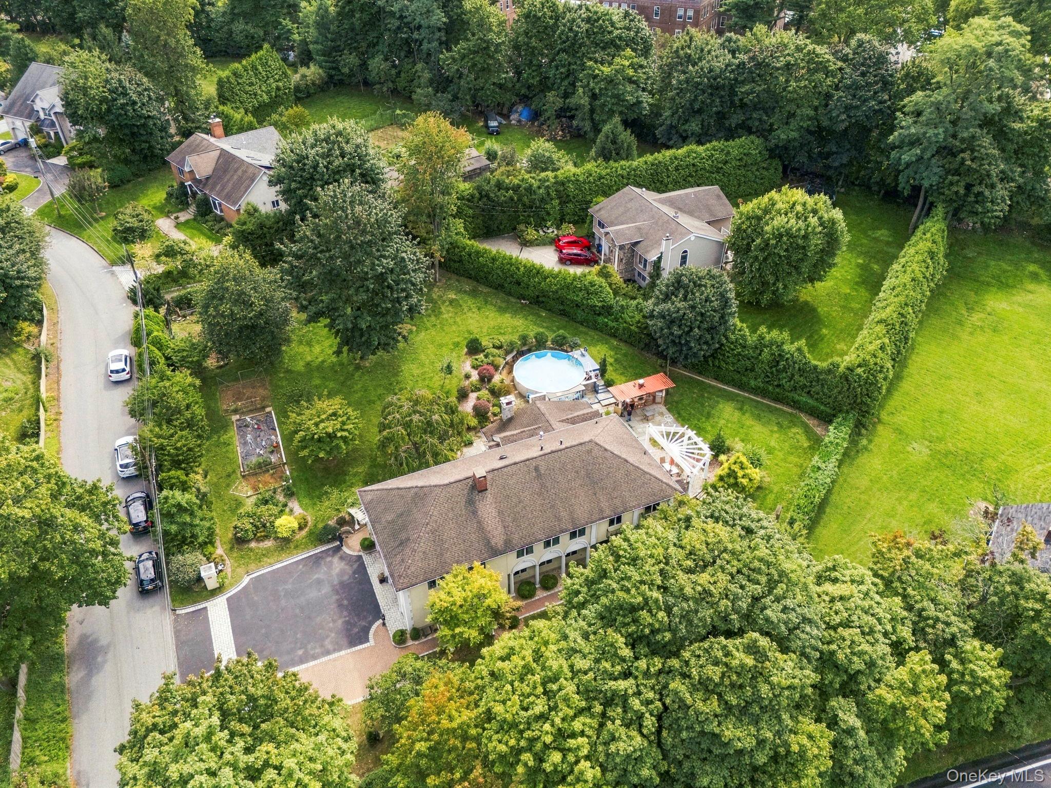 611 Knollwood Road