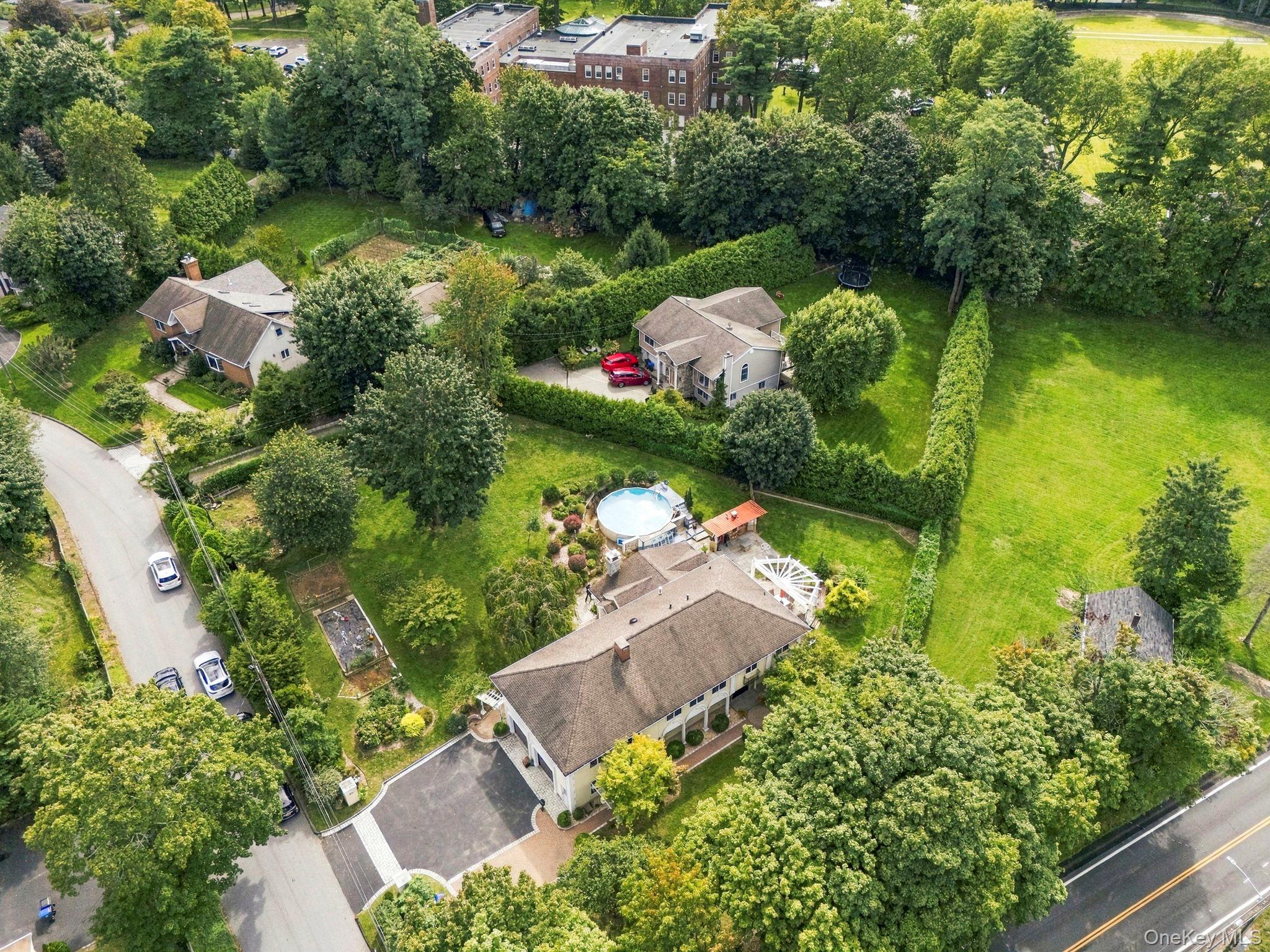 611 Knollwood Road