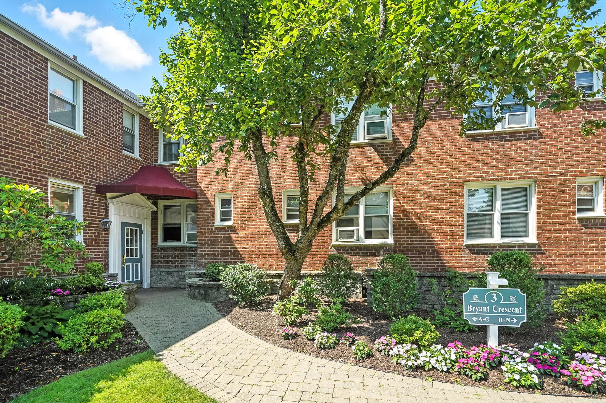 3 Bryant Crescent Unit: 1B