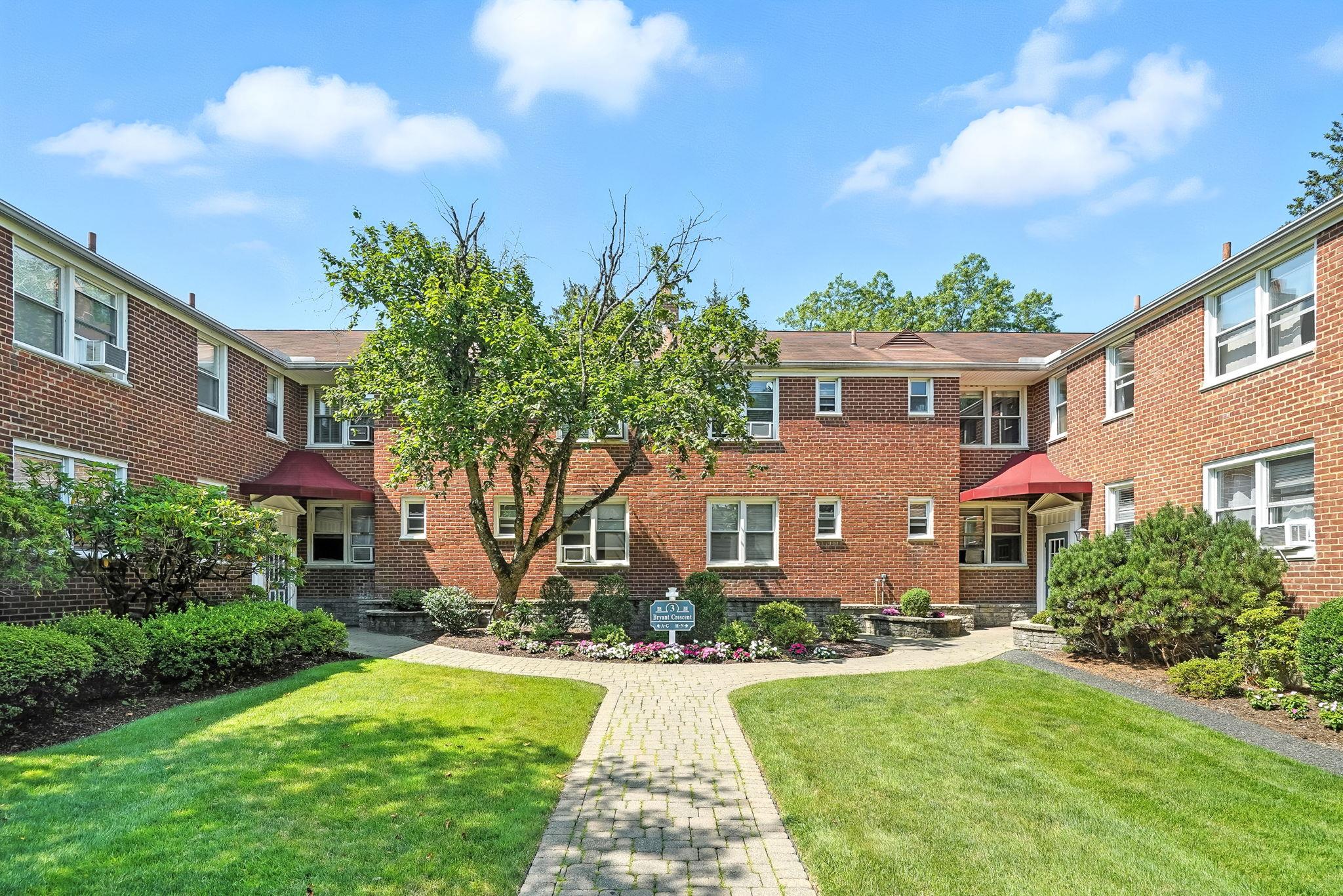 3 Bryant Crescent Unit: 1B