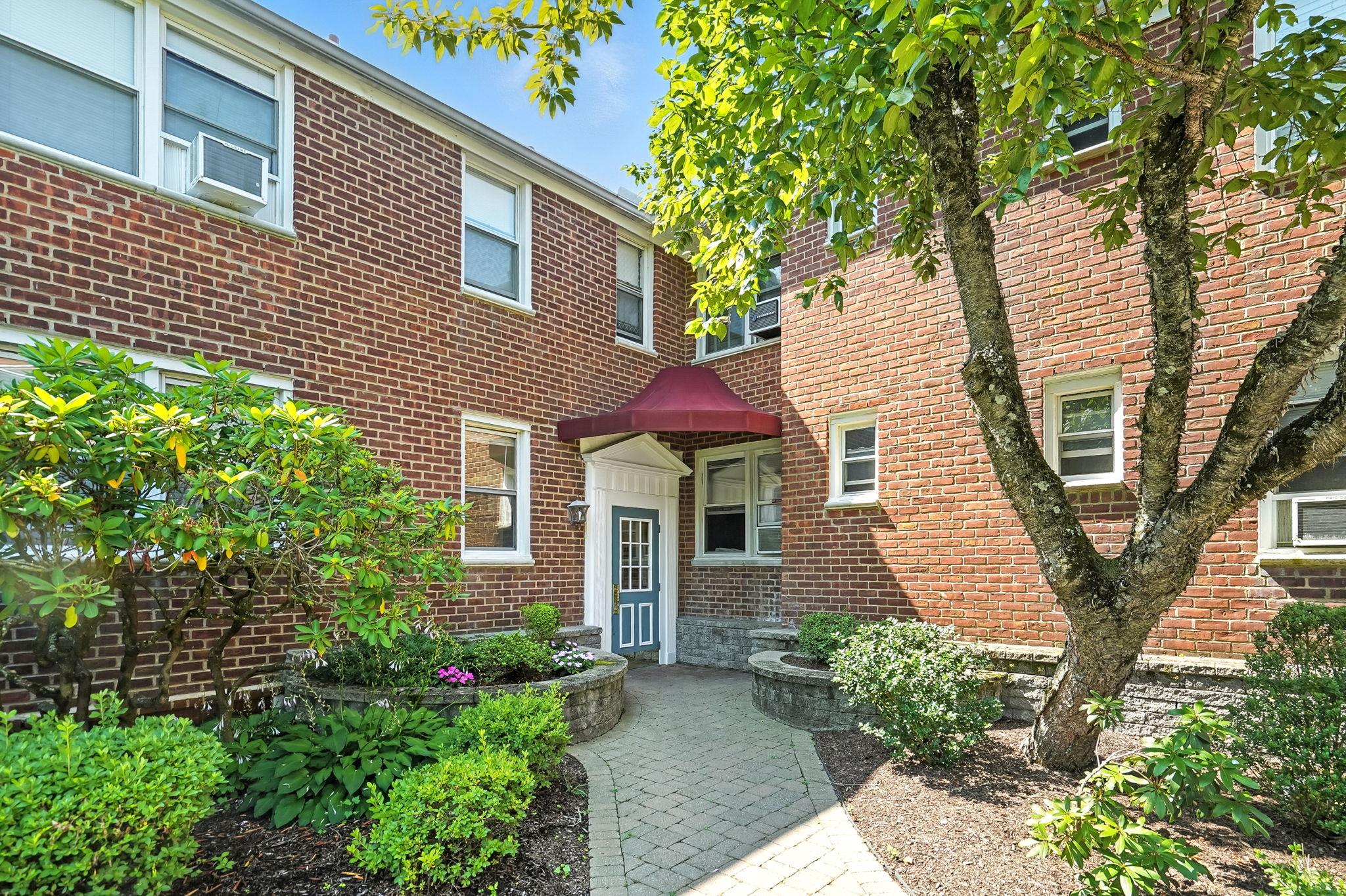 3 Bryant Crescent Unit: 1B
