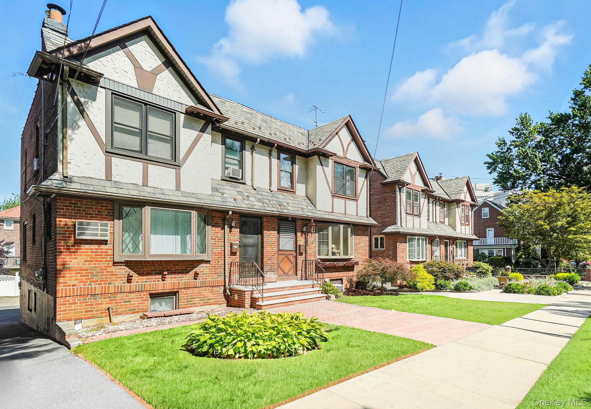 1245 Rhinelander Avenue