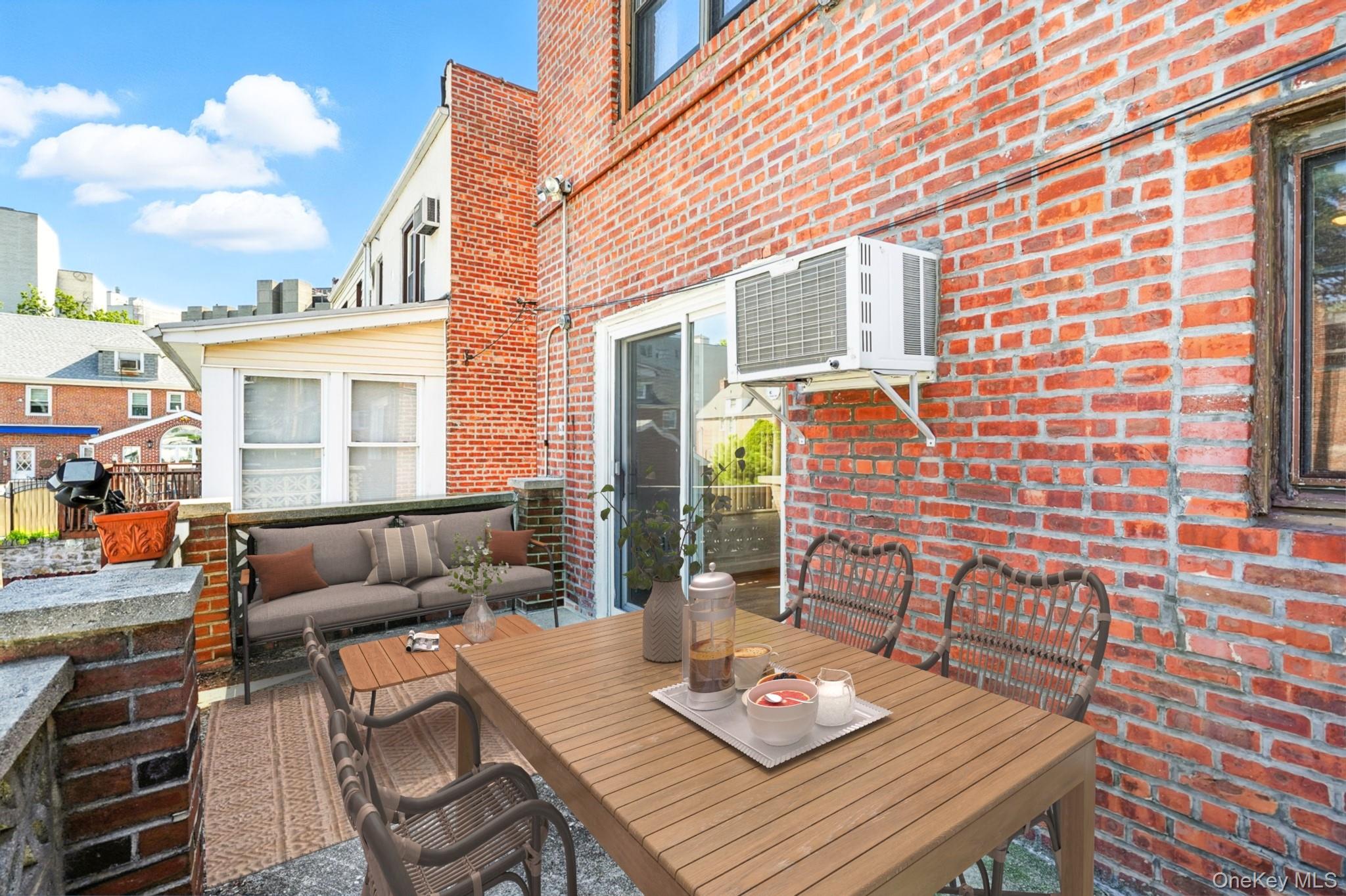 1245 Rhinelander Avenue