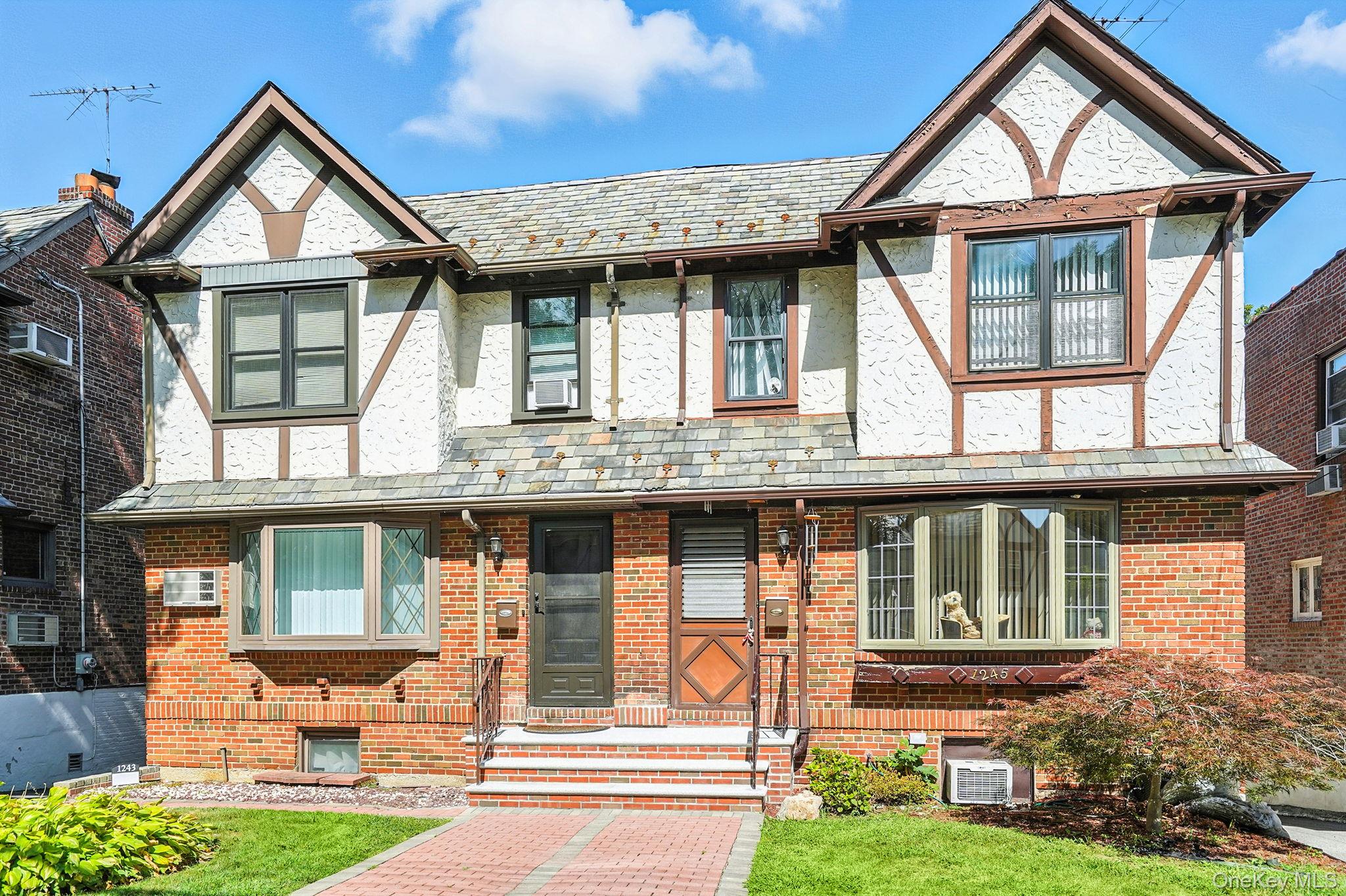 1245 Rhinelander Avenue