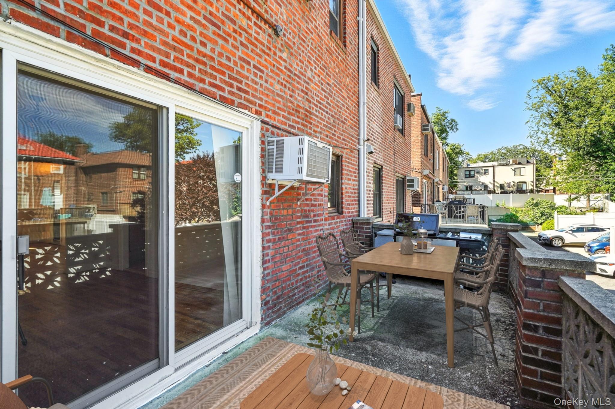 1245 Rhinelander Avenue