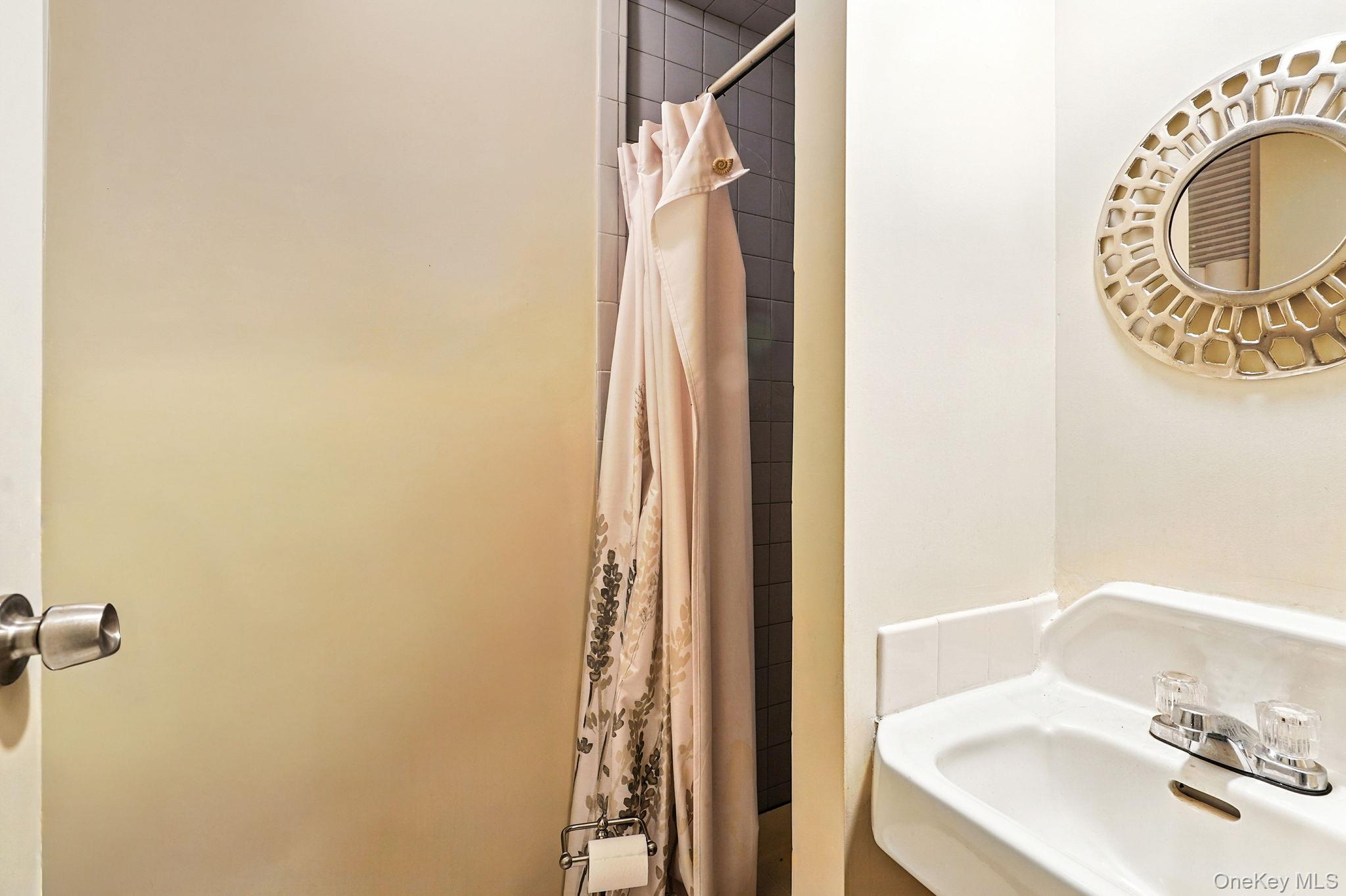 1245 Rhinelander Avenue