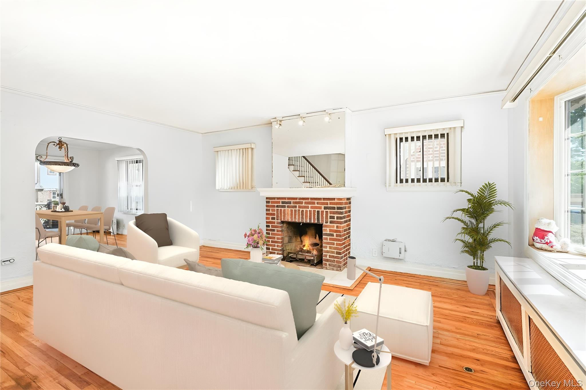 1245 Rhinelander Avenue