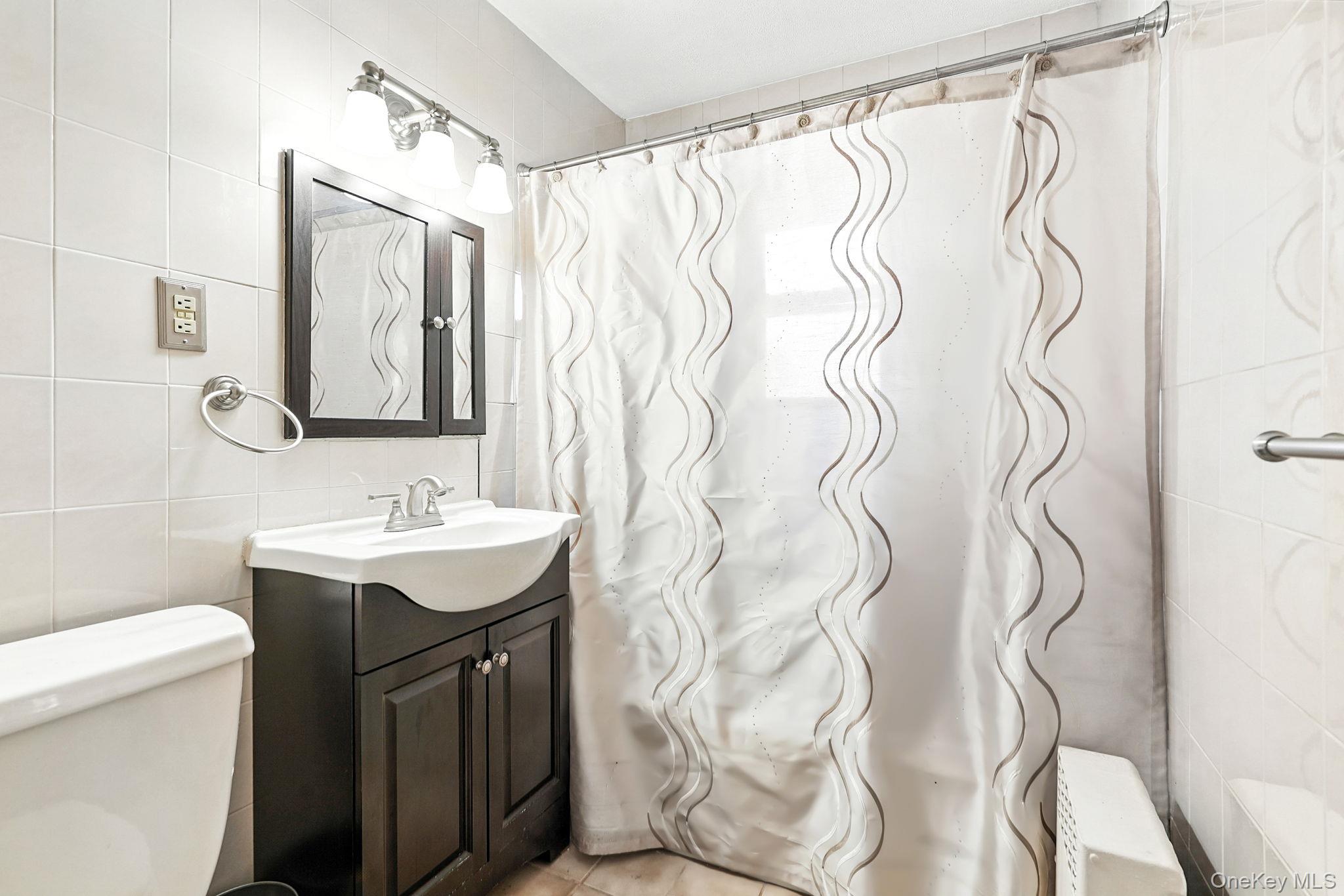 1245 Rhinelander Avenue