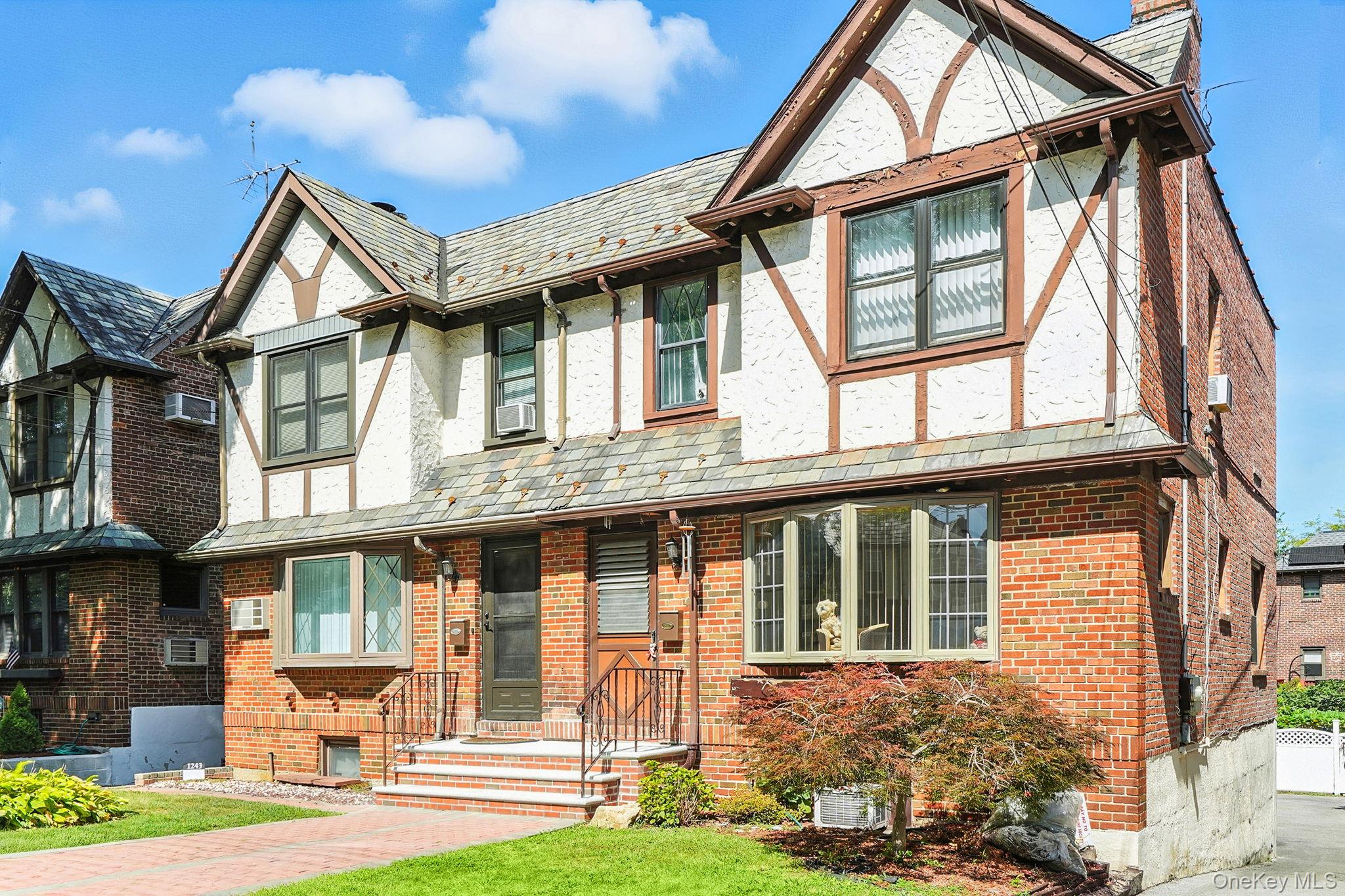 1245 Rhinelander Avenue