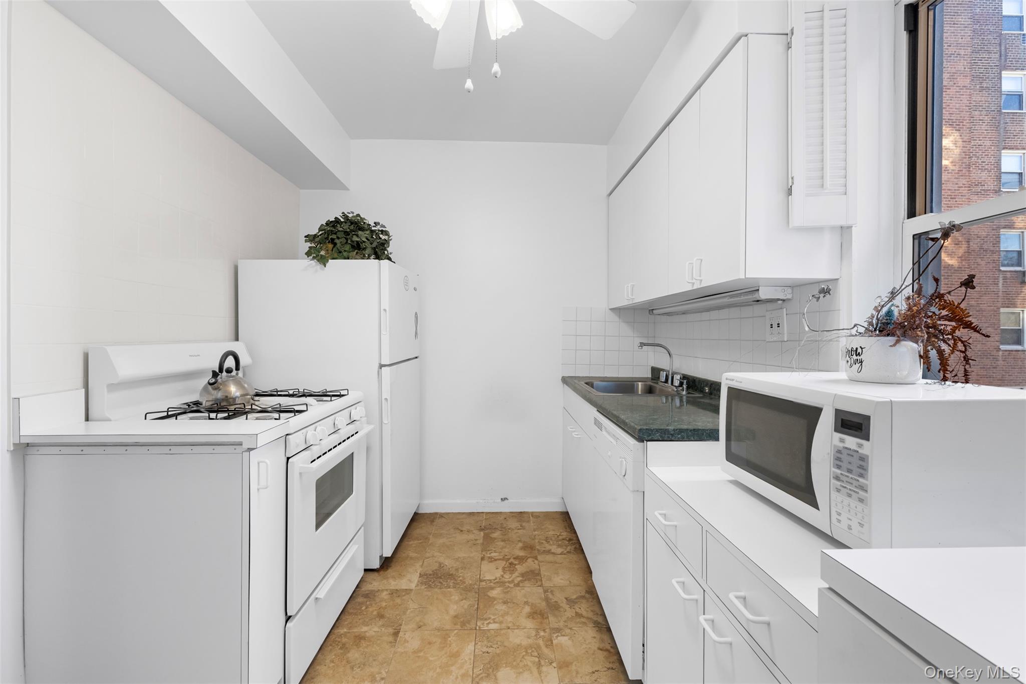 120 East Hartsdale Avenue Unit: 3Q