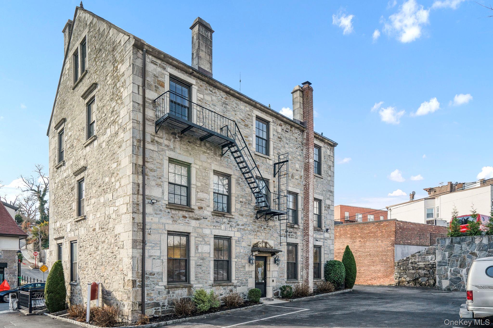 101 Main Street Unit: 3