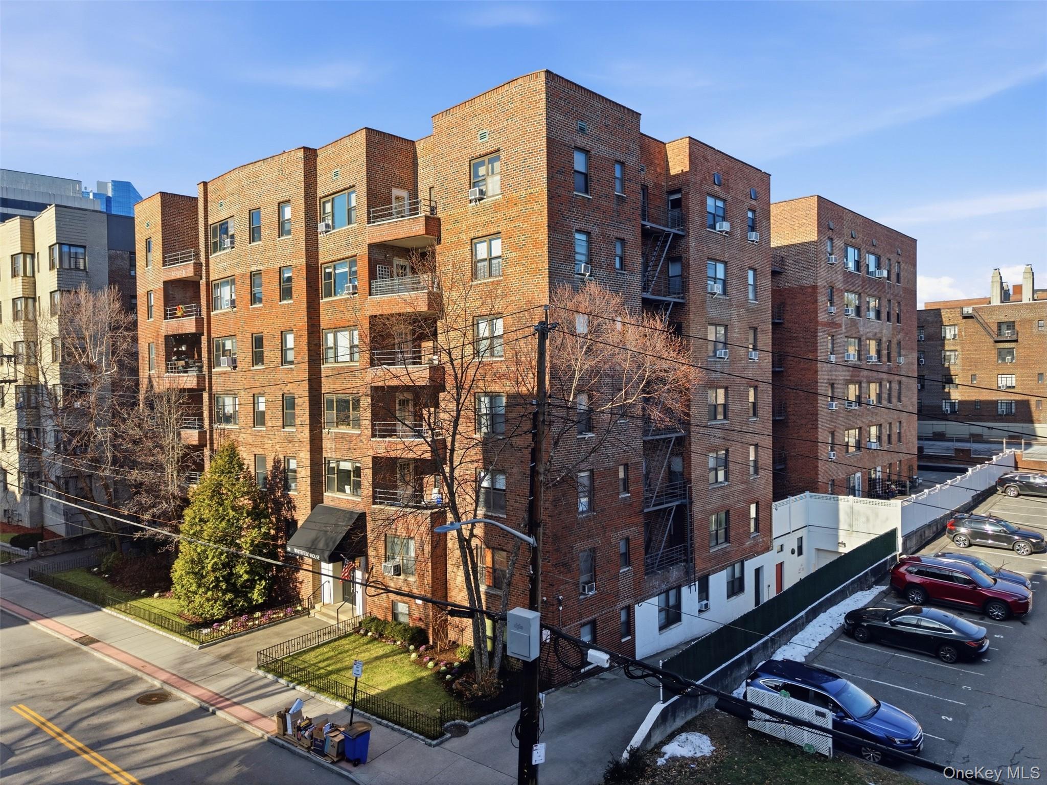 325 Main Street Unit: 6H
