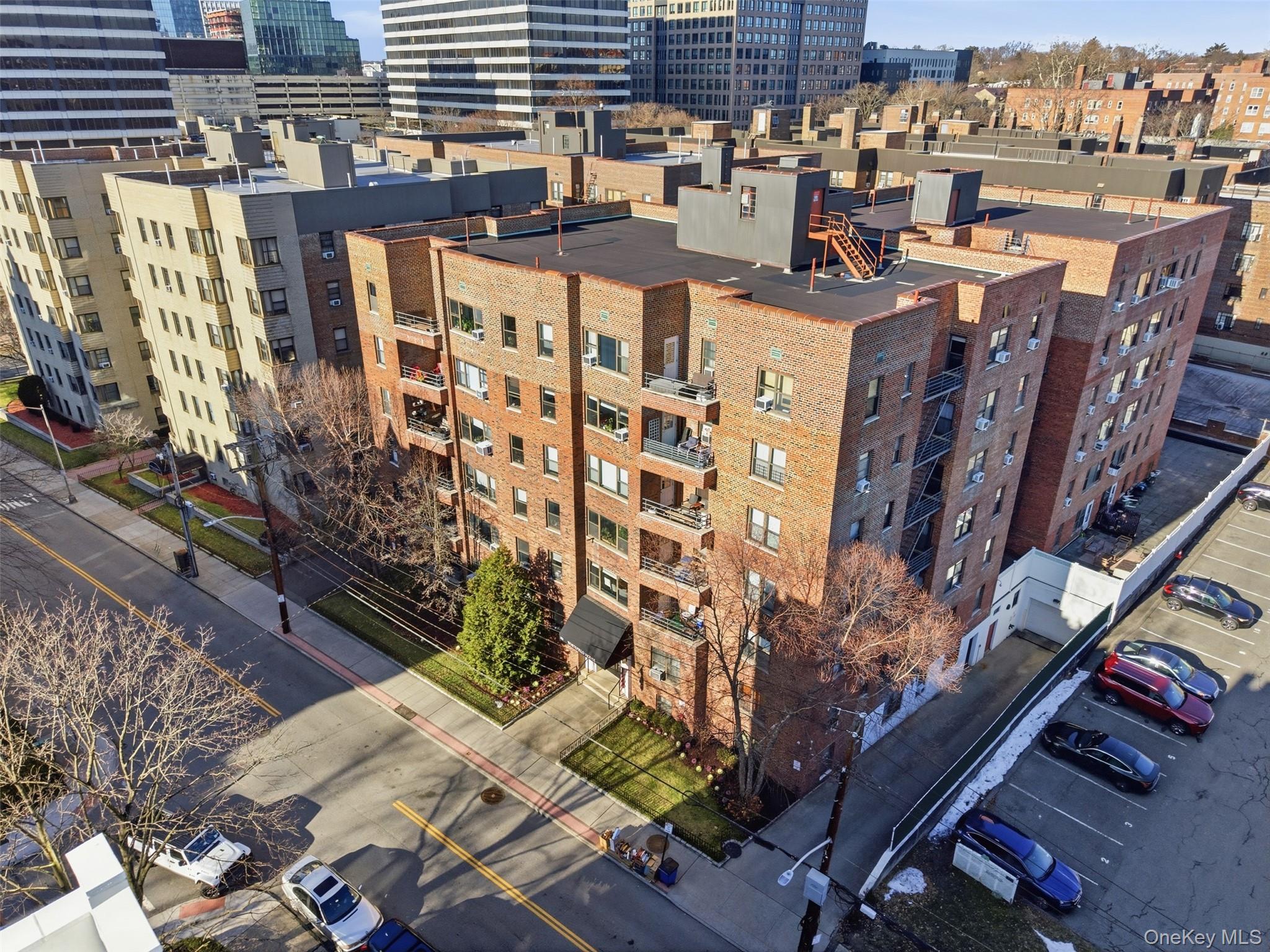 325 Main Street Unit: 6H