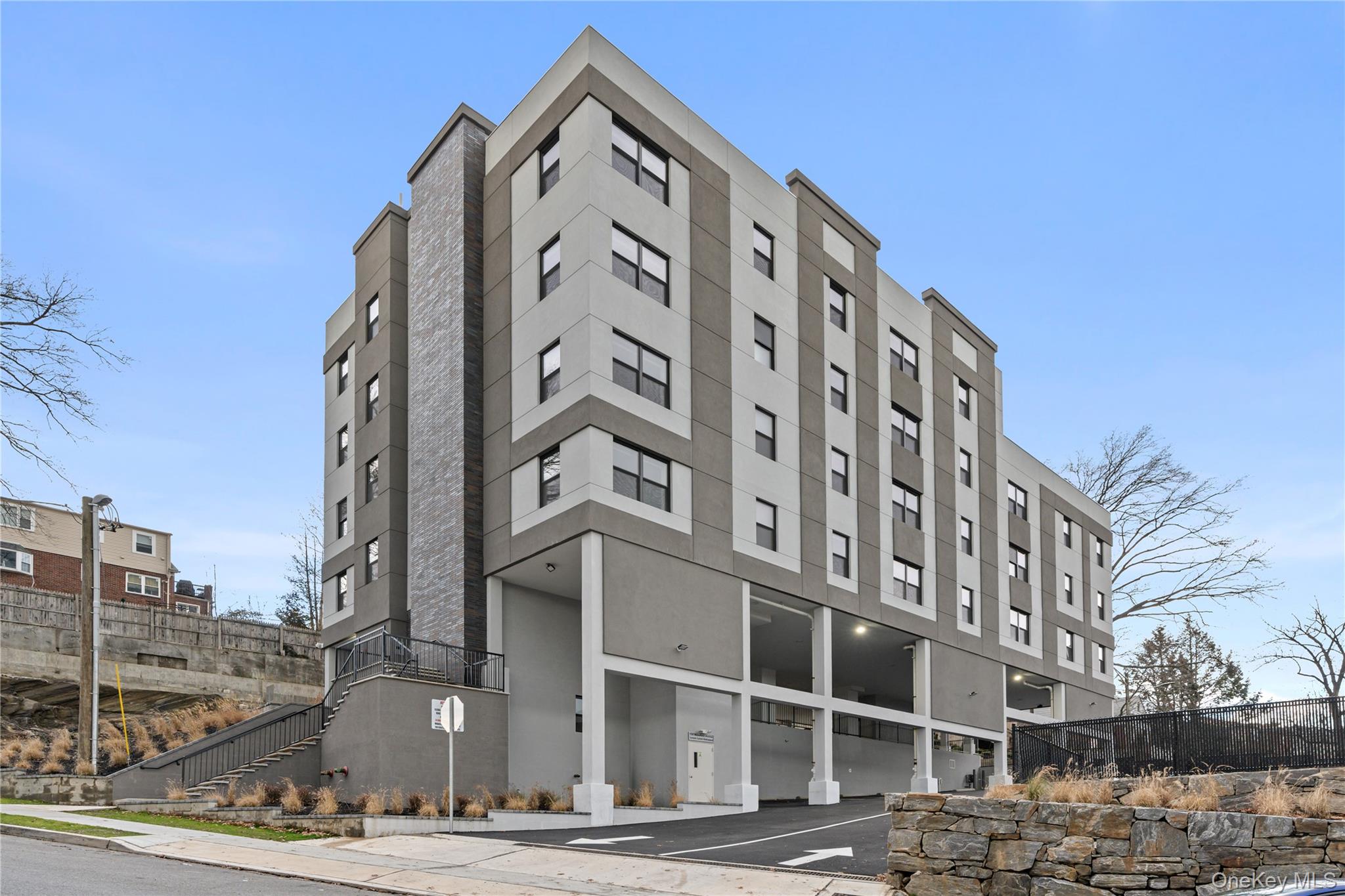 135 Wakefield Avenue Unit: 305