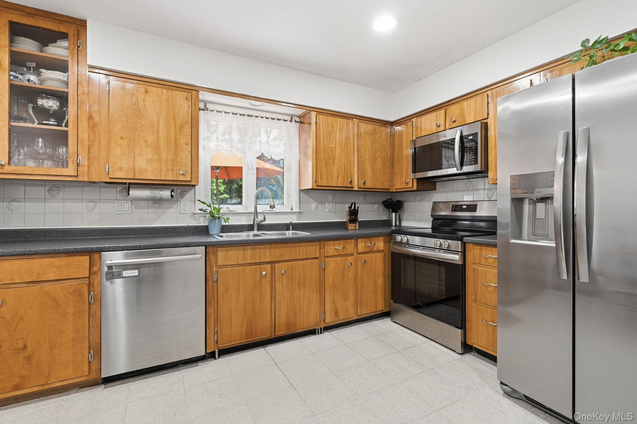 3 Dupont Avenue
