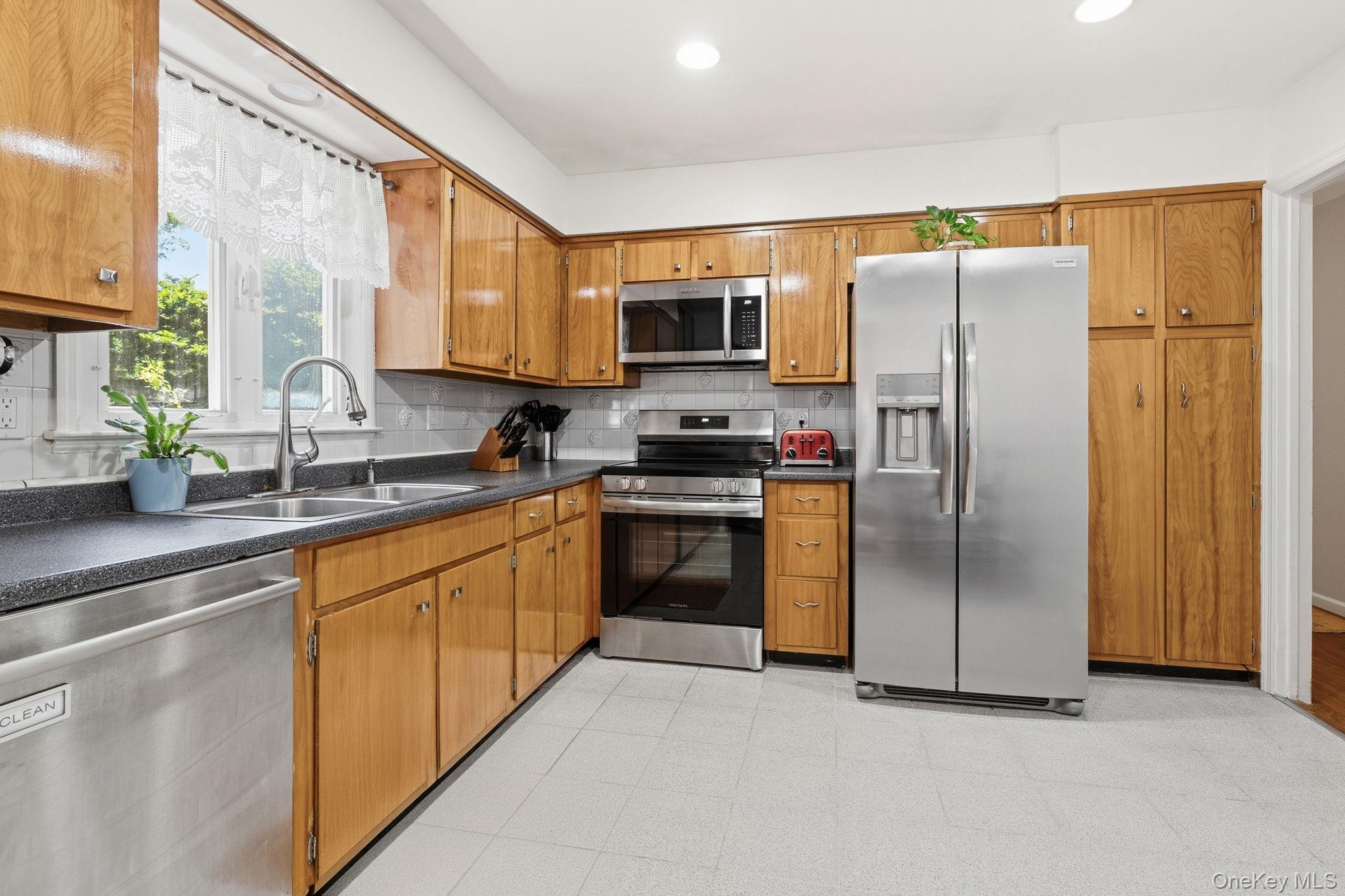 3 Dupont Avenue
